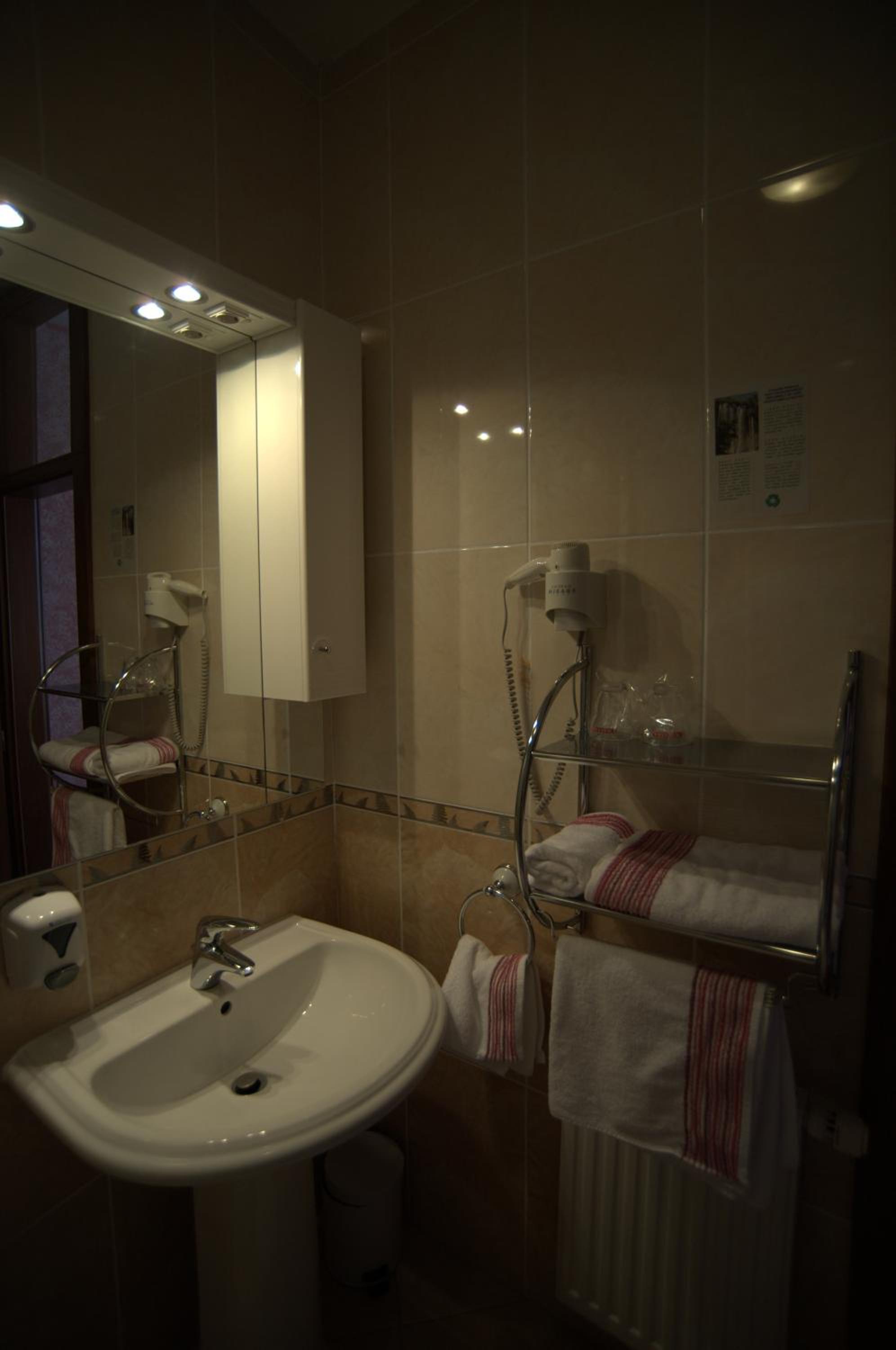 Suite - Photo 2