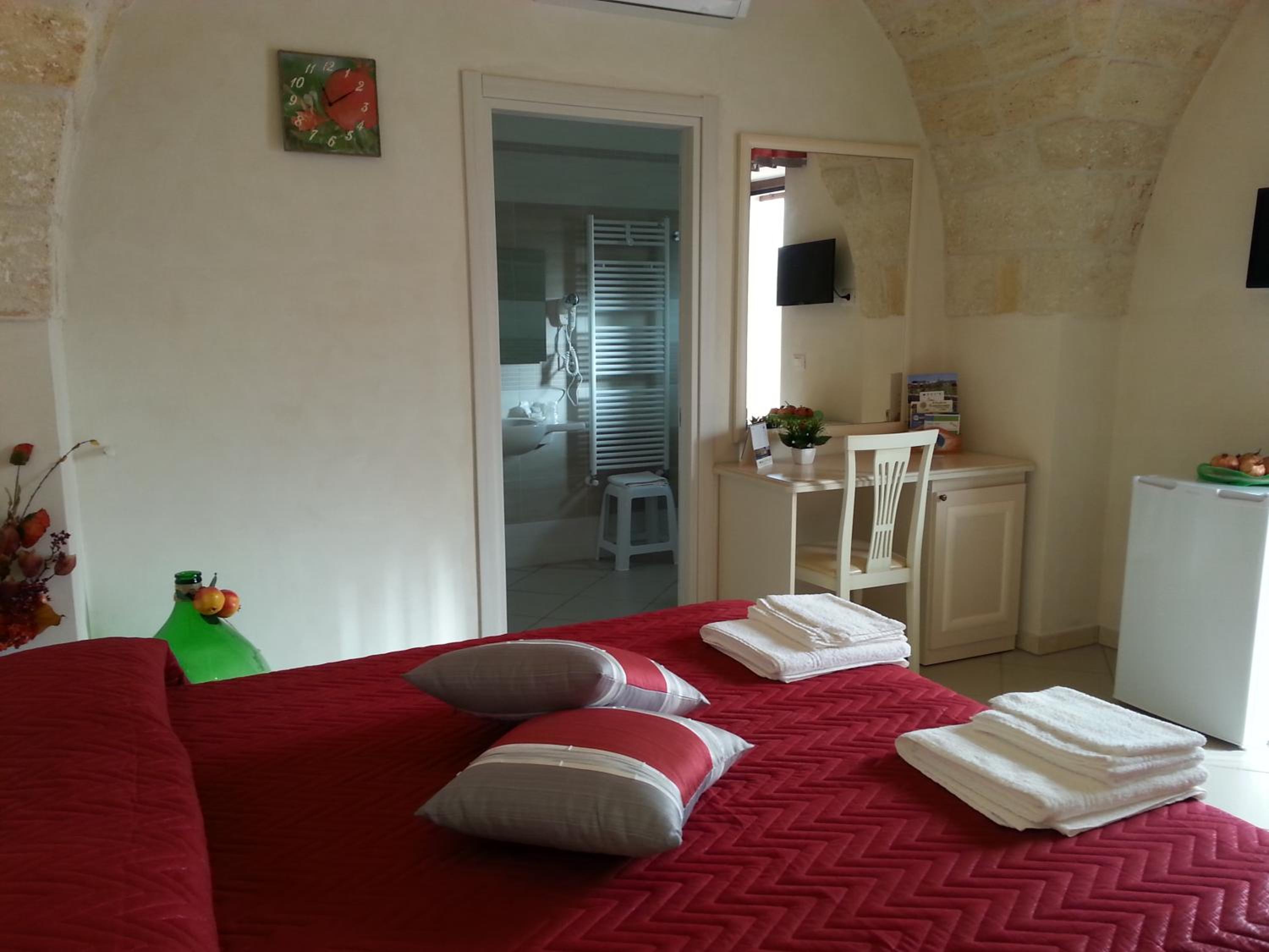 Double Room with Private Bathroom - Photo 2