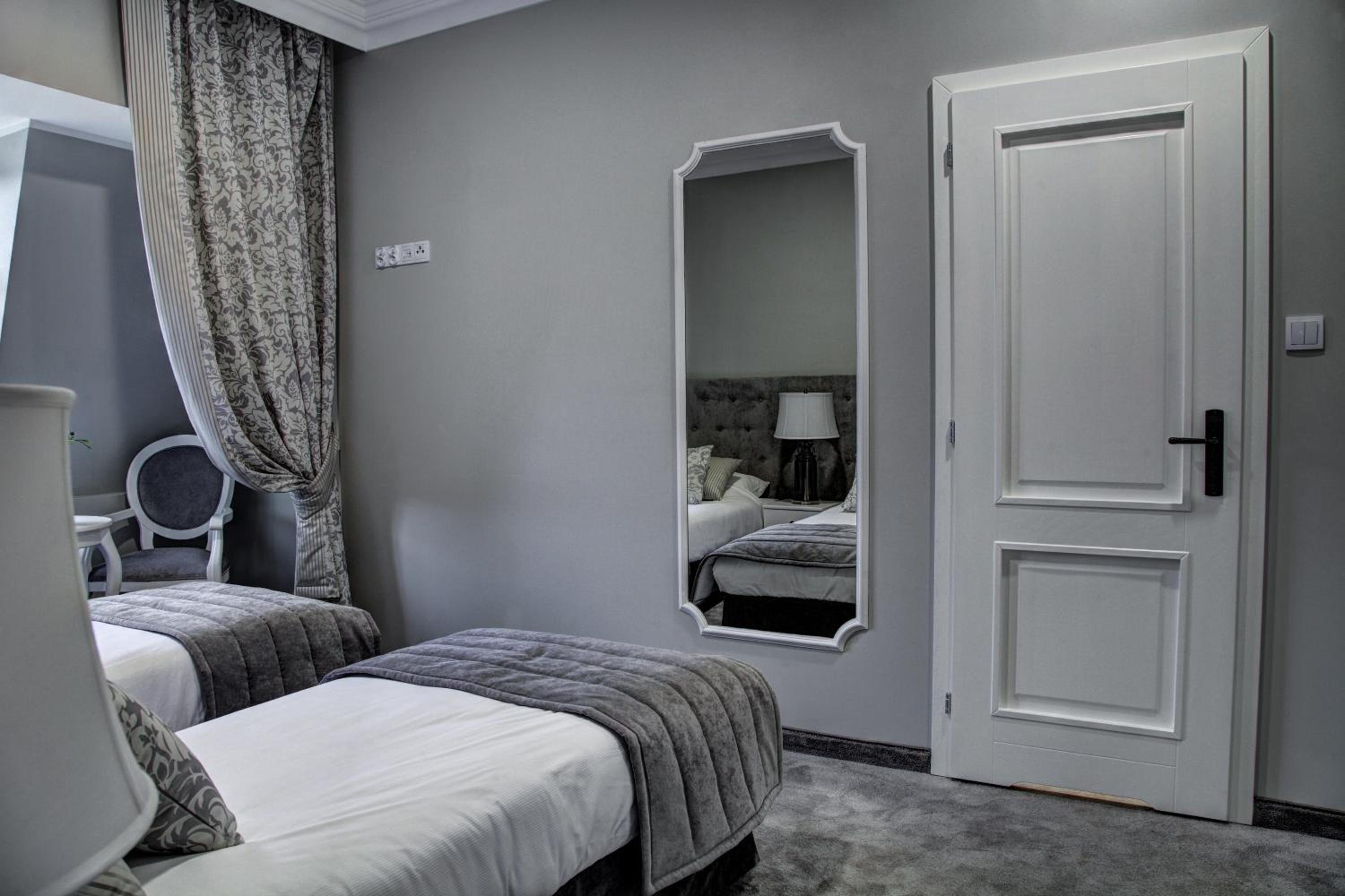Deluxe Double or Twin Room - Photo 3