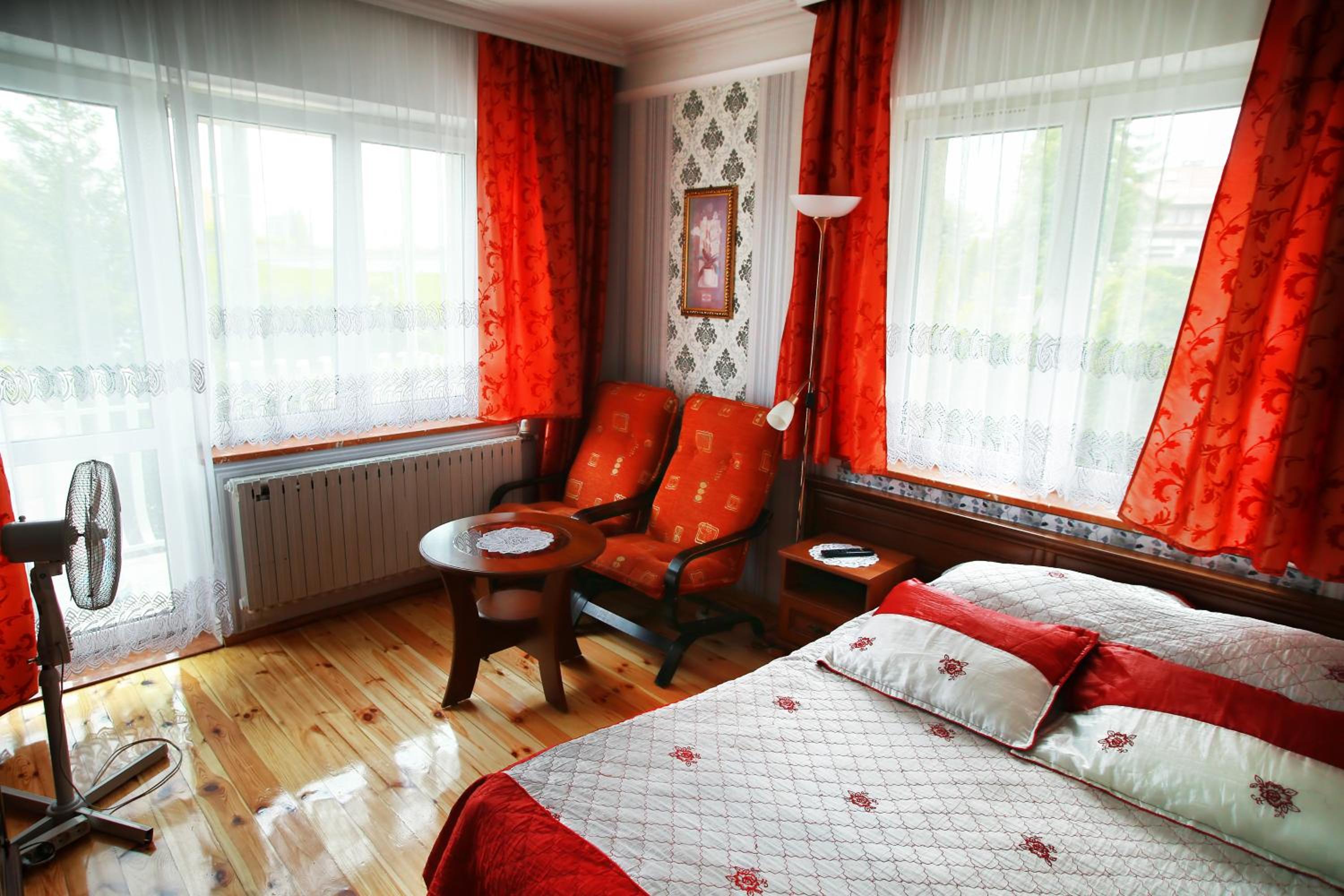 Twin Room with Private Bathroom - Photo 1