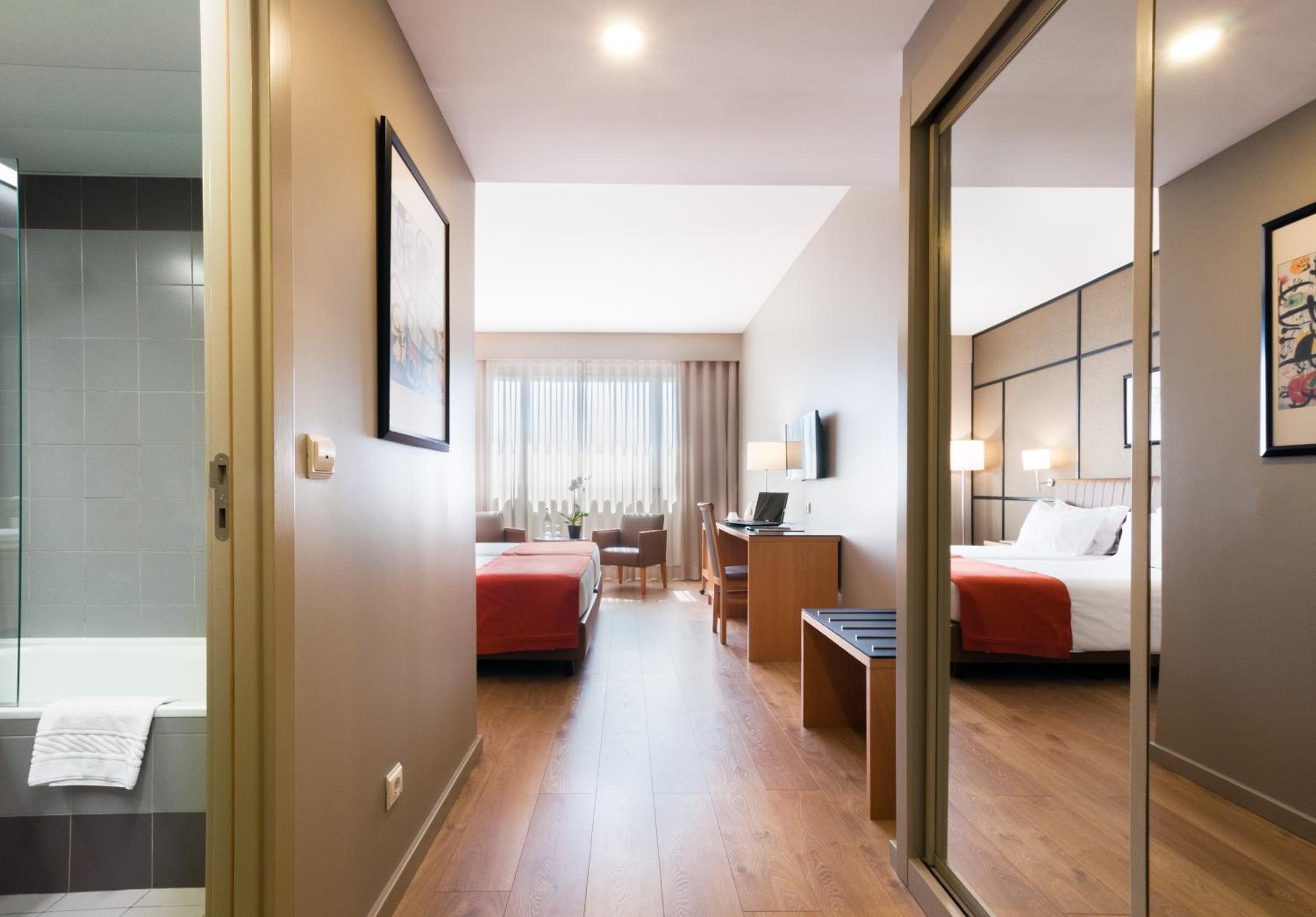 Standard Twin Room - Photo 4