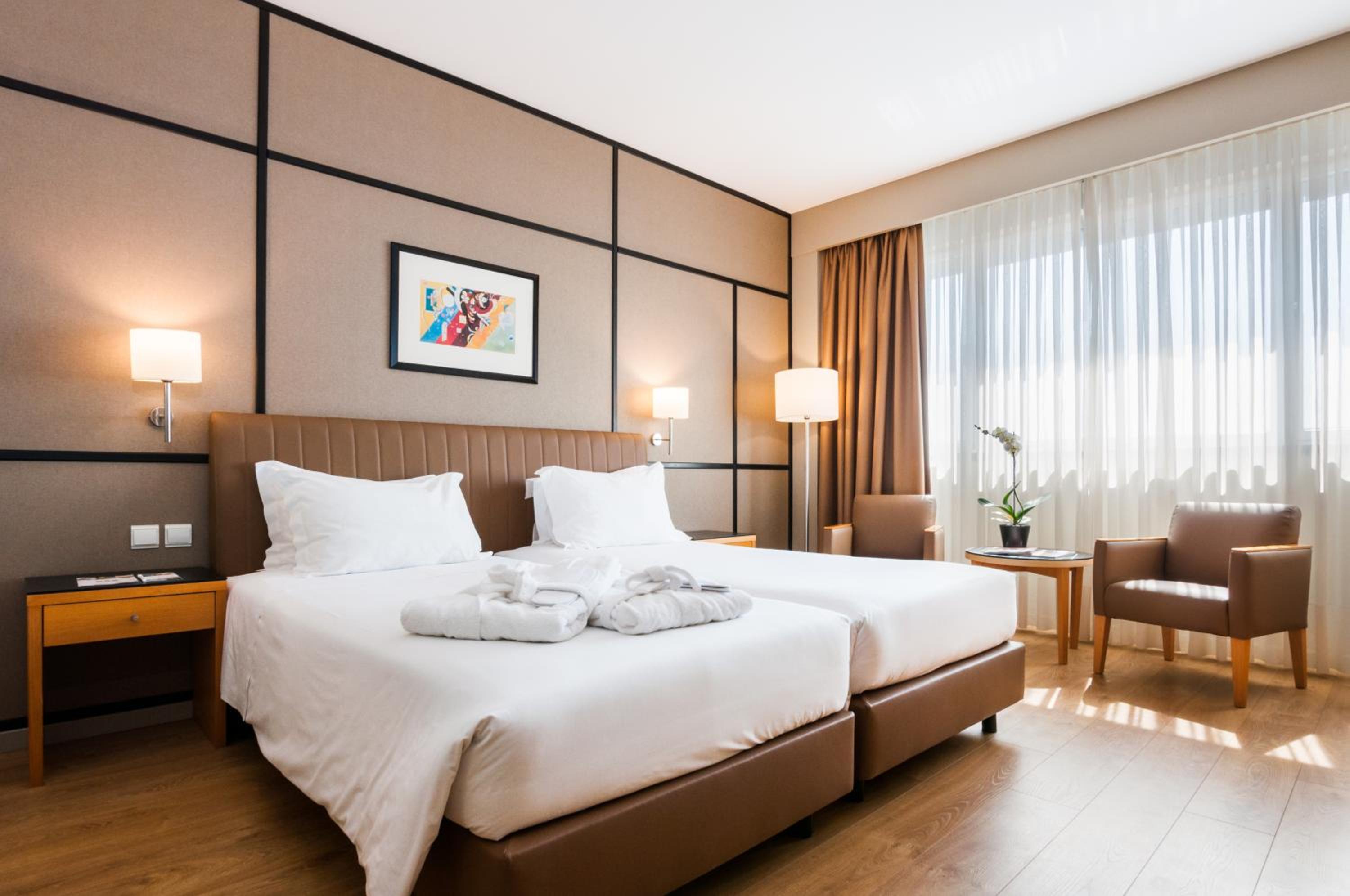 Standard Twin Room - Photo 1