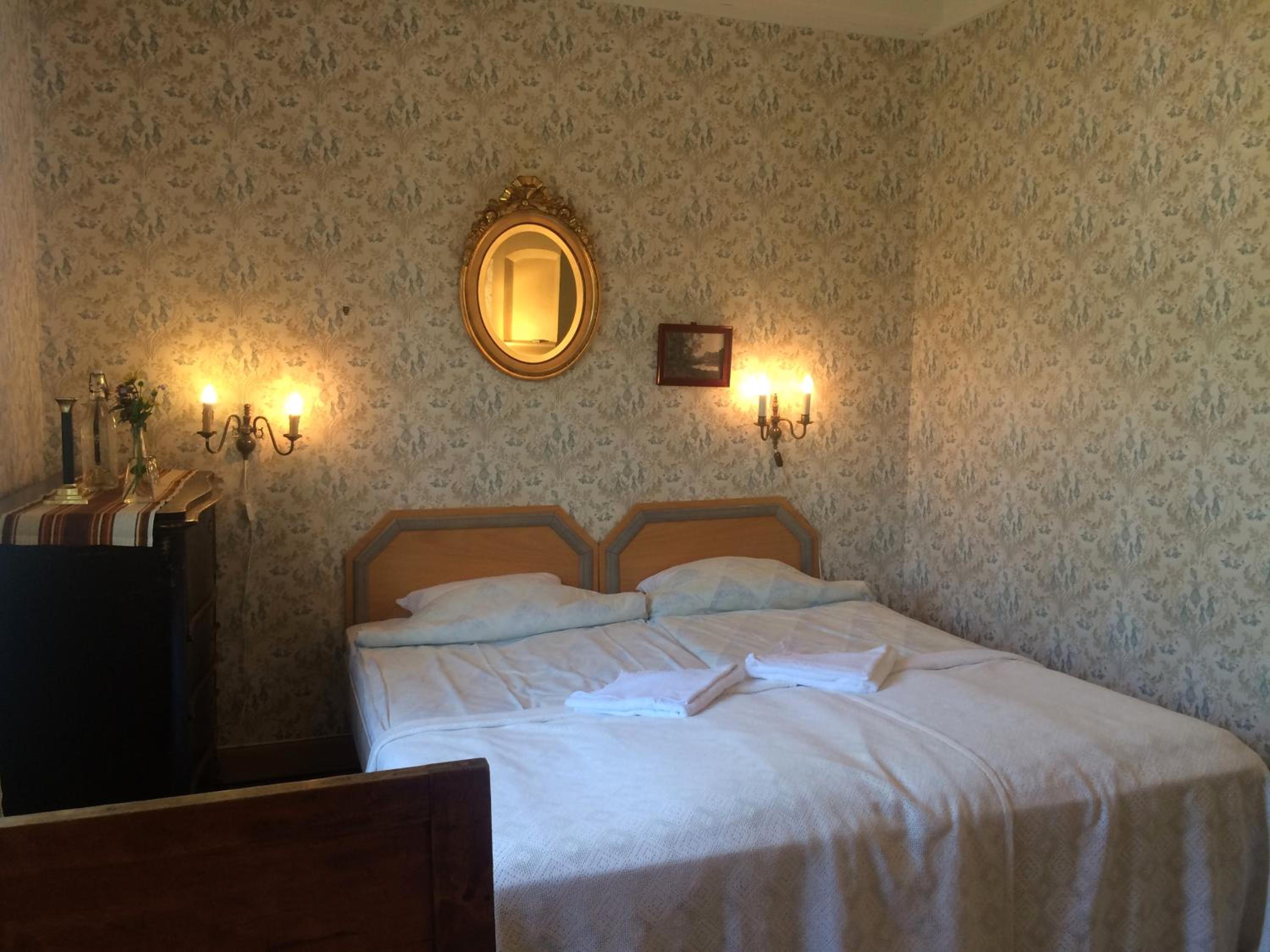 Double or Twin Room with Shared Bathroom photo 1