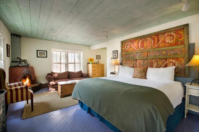 Deluxe Studio With Fireplace