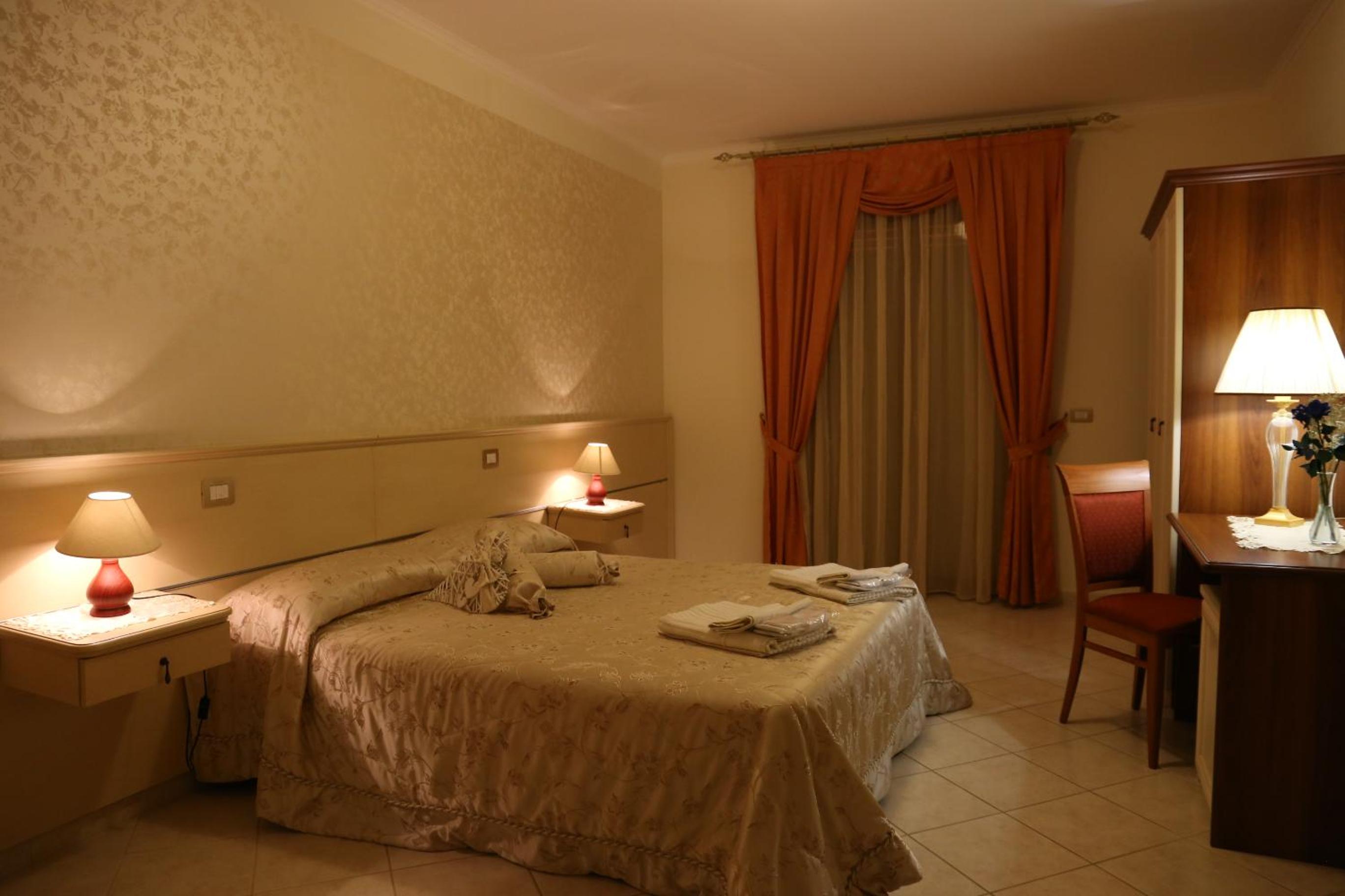 King Room with Spa Bath photo 1