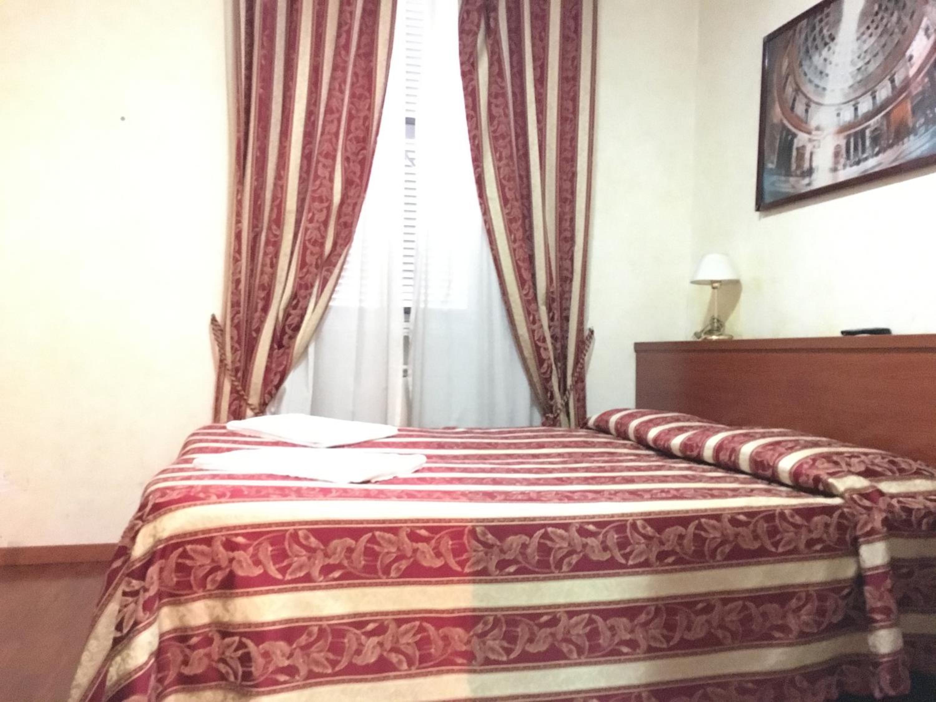 Single Room with Private Bathroom photo 3