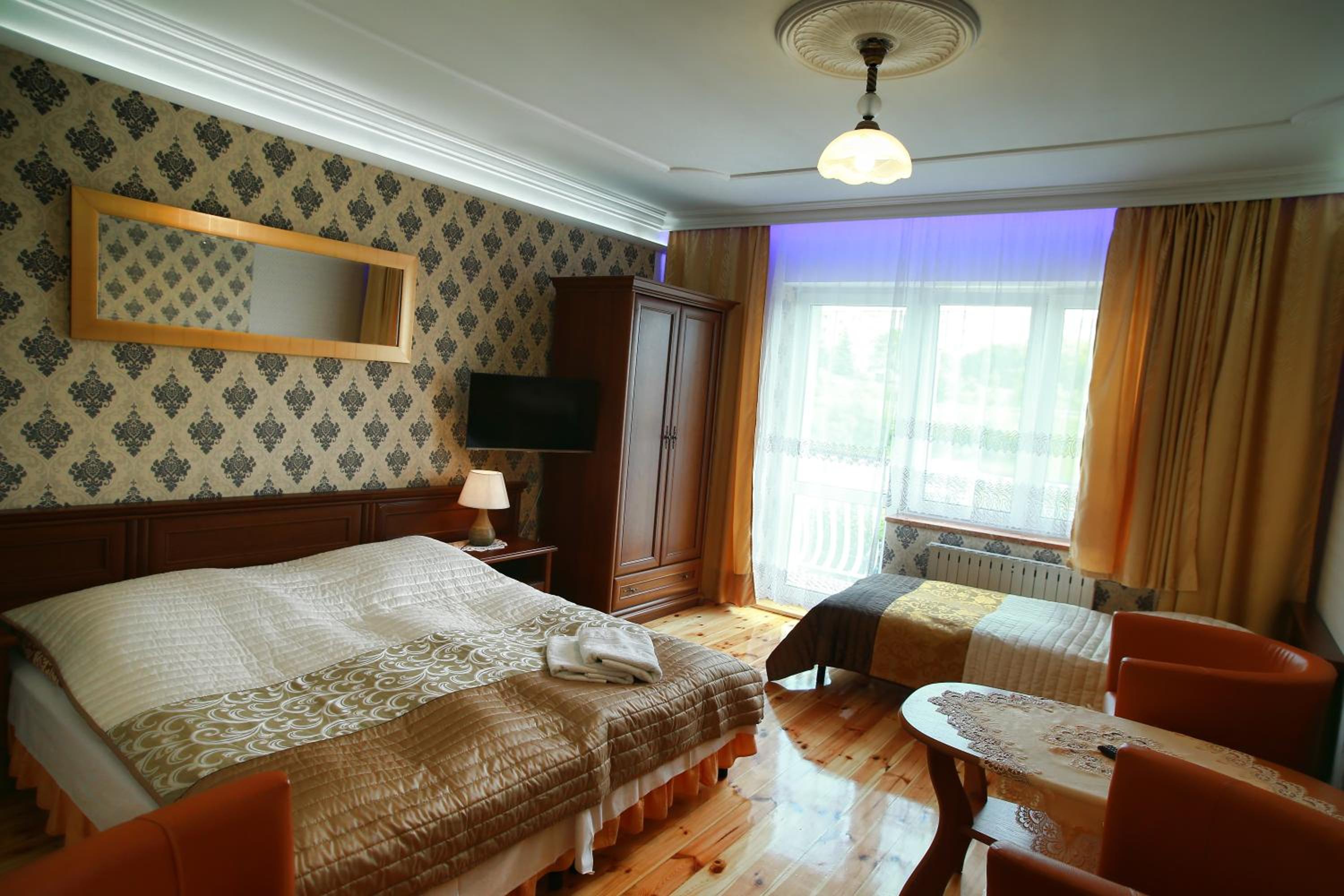 Triple Room with Private Bathroom - Photo 1