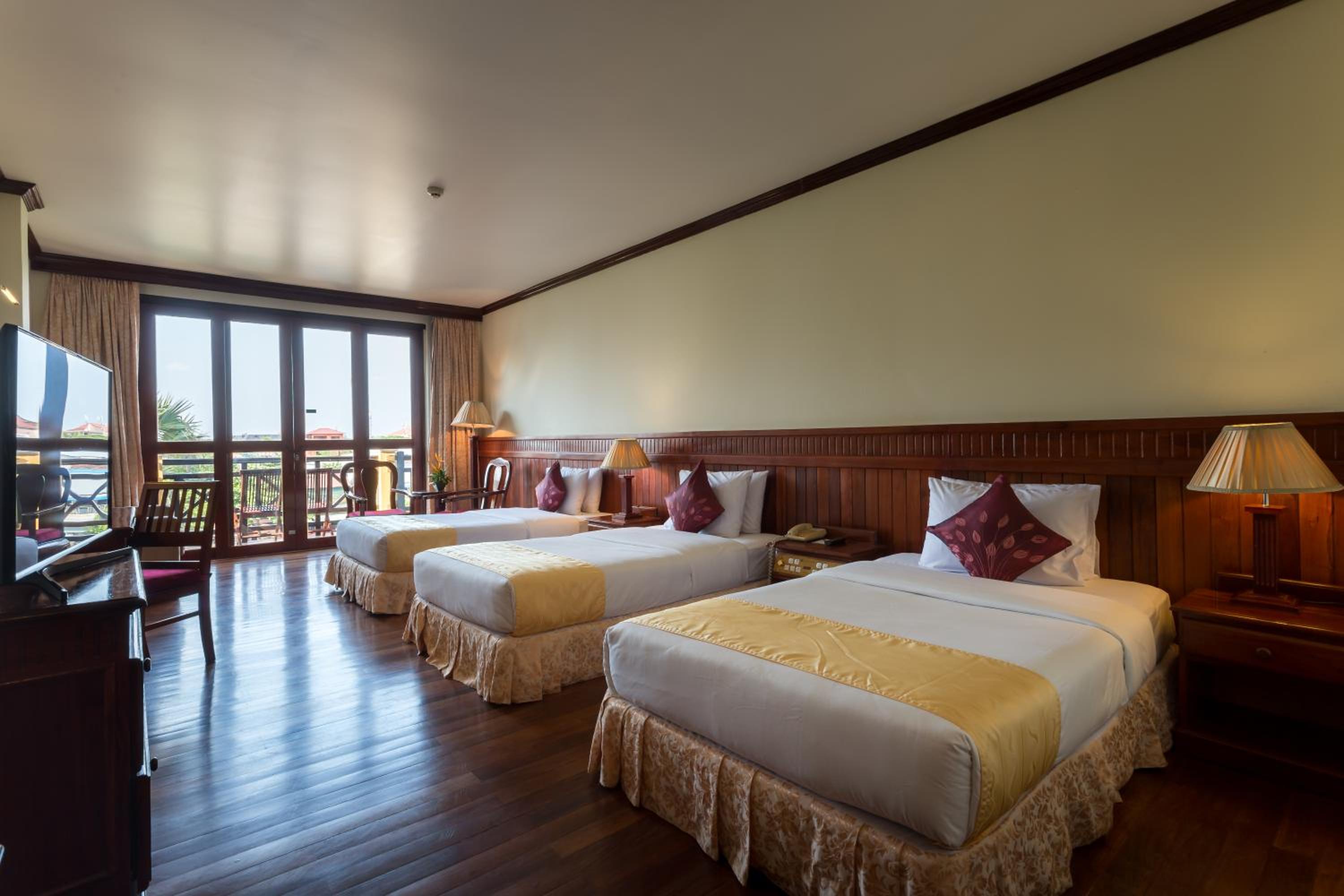 Deluxe Triple Room with Balcony photo 1