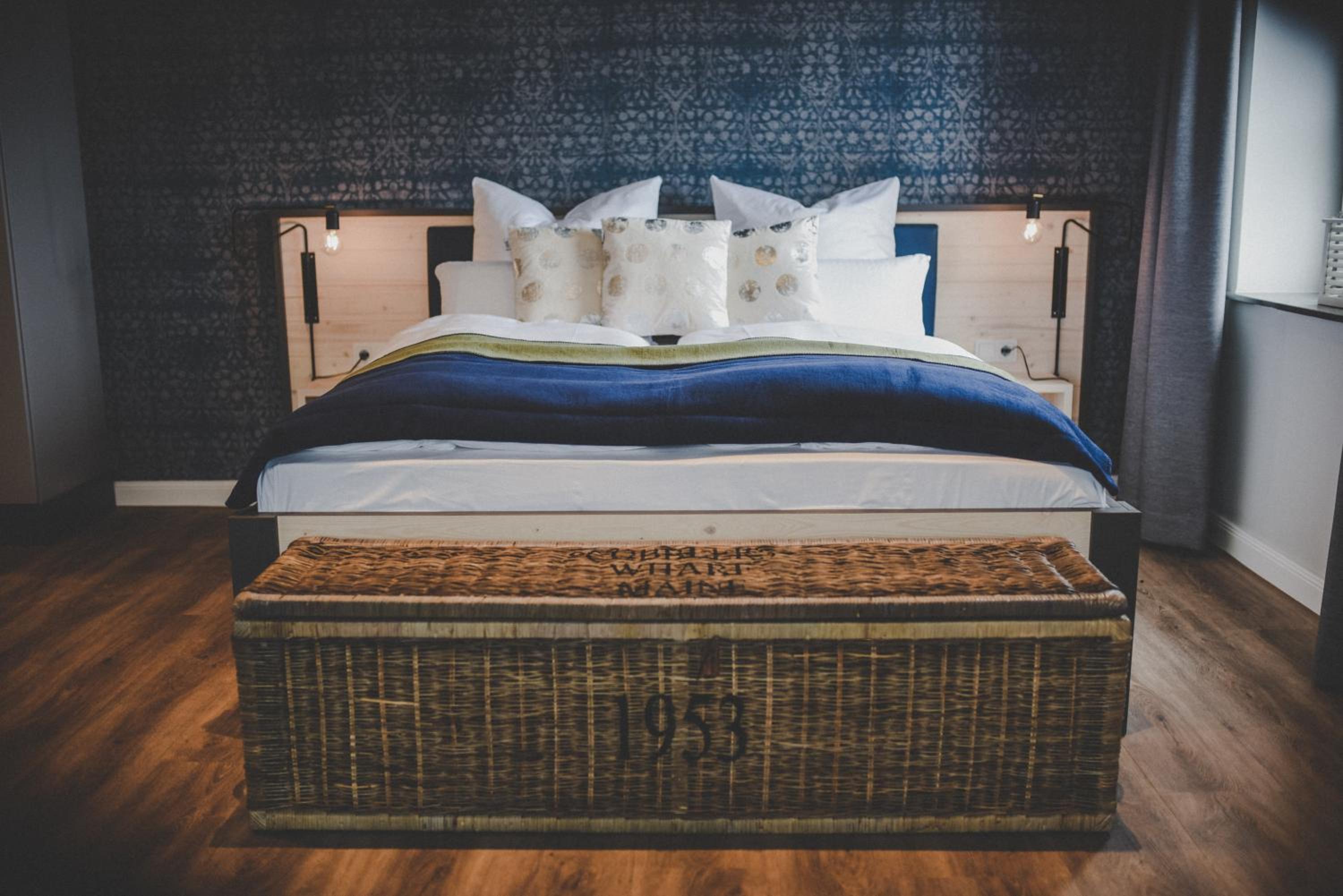 Deluxe Double Room thumbnail 6