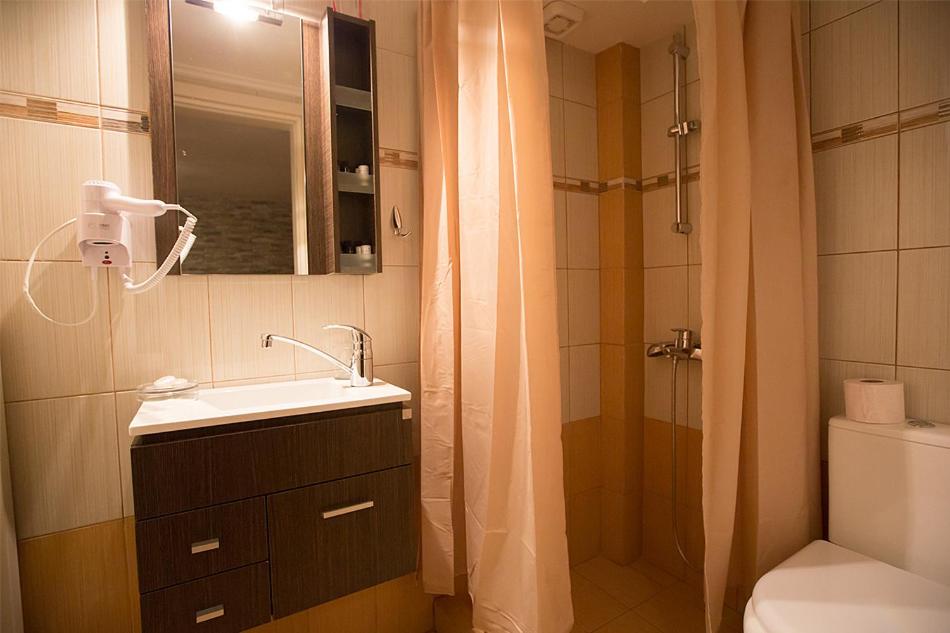 Four-Bedroom Villa (8 Adults) - Photo 4