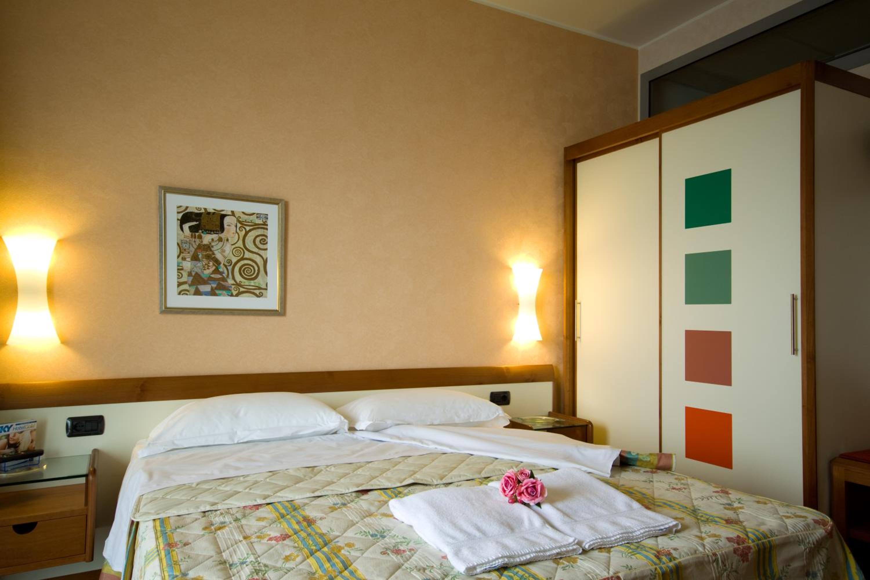 Double Room with Sea View (1 Adult) - Photo 1