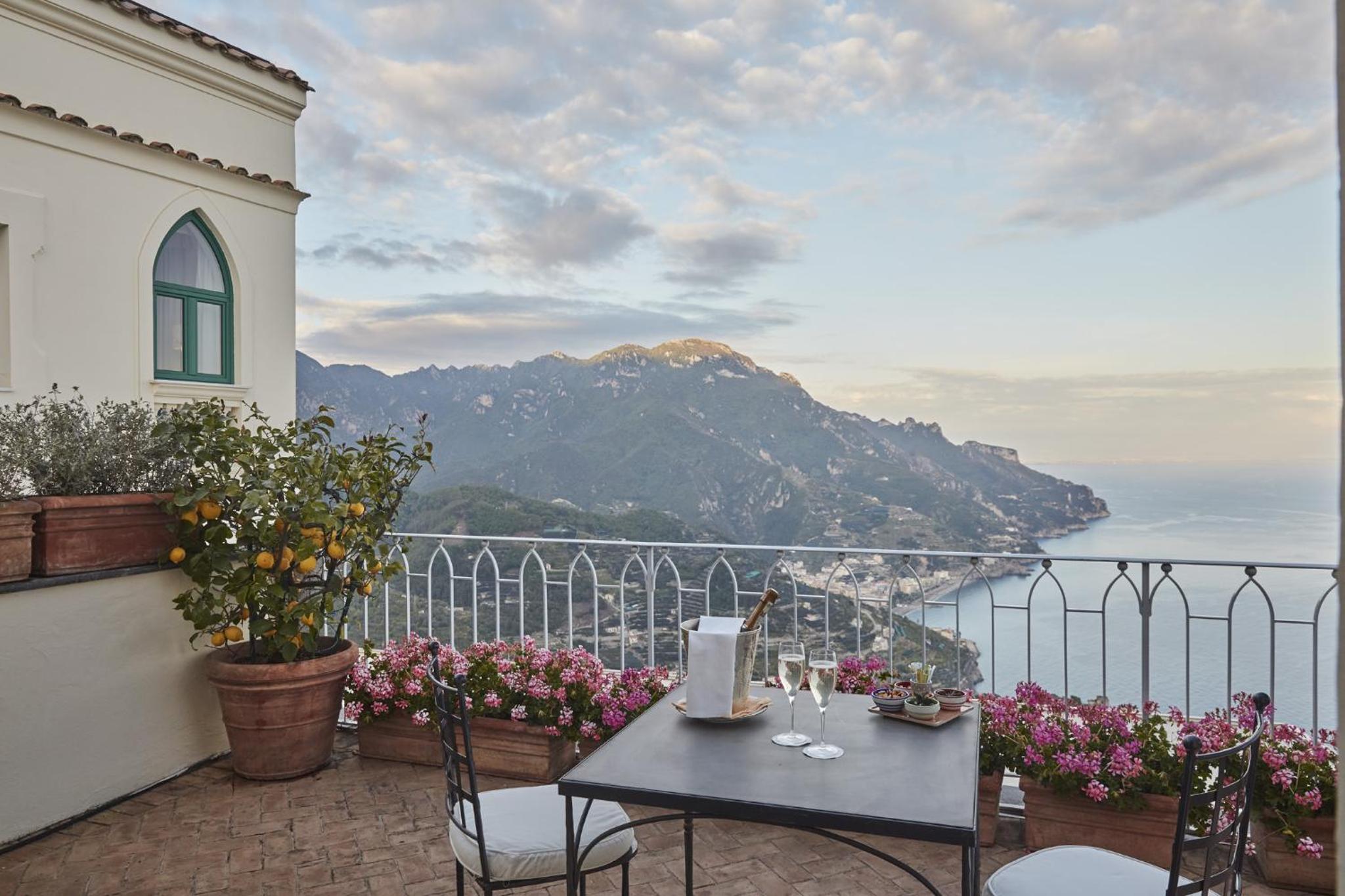 Superior Junior Suite with Garden and Sea View photo 3