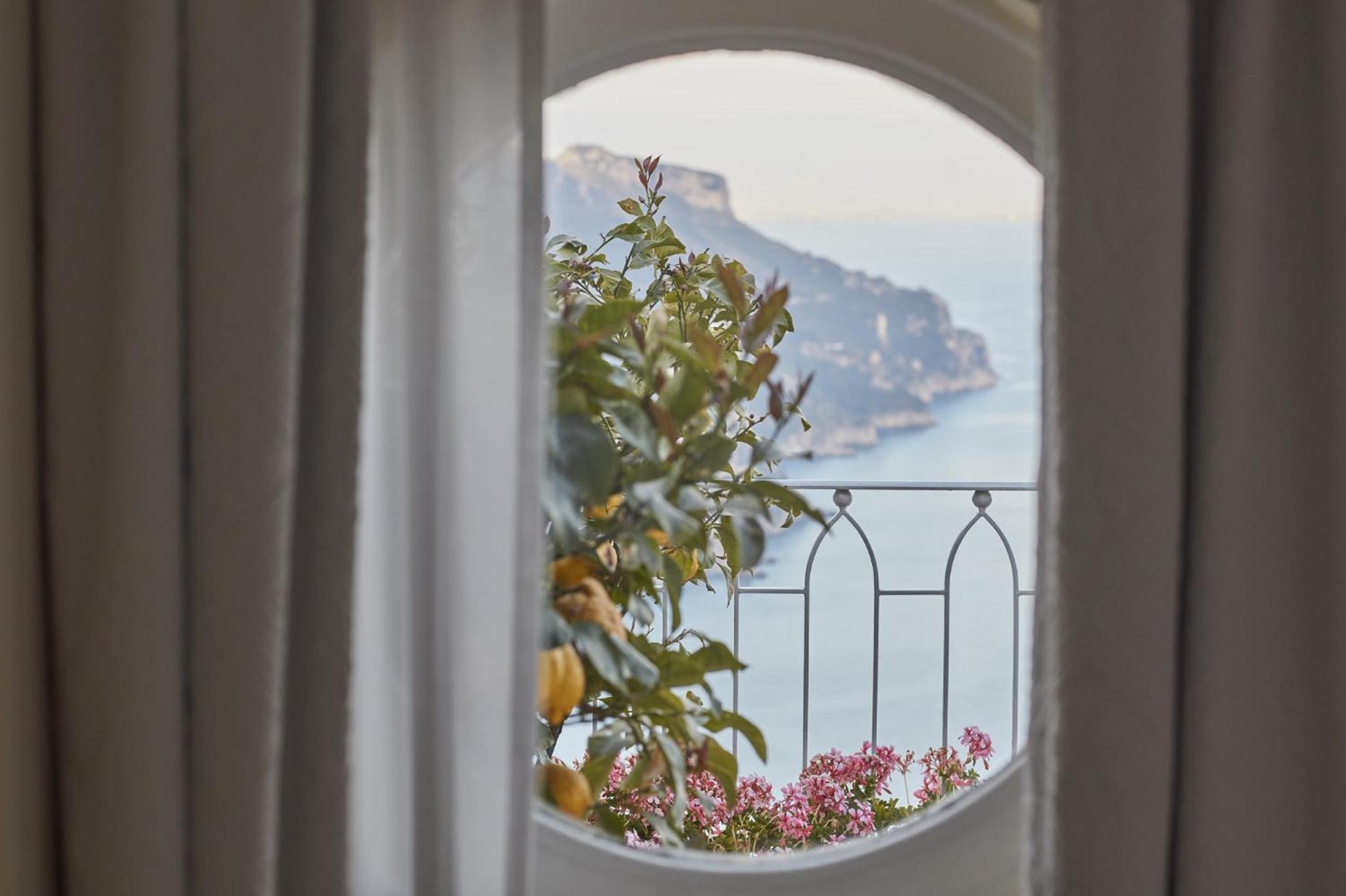 Superior Junior Suite with Garden and Sea View