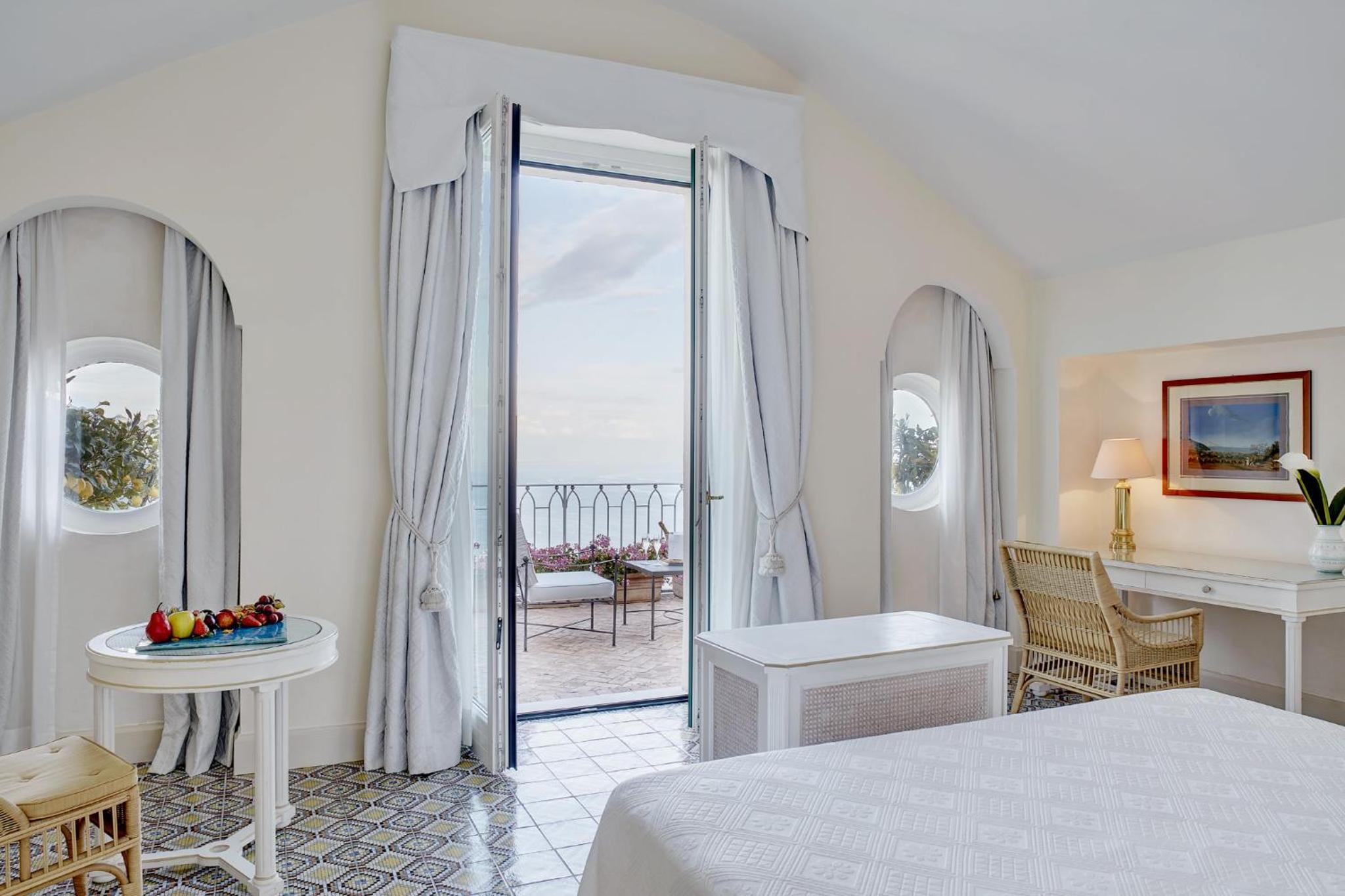 Superior Junior Suite with Garden and Sea View