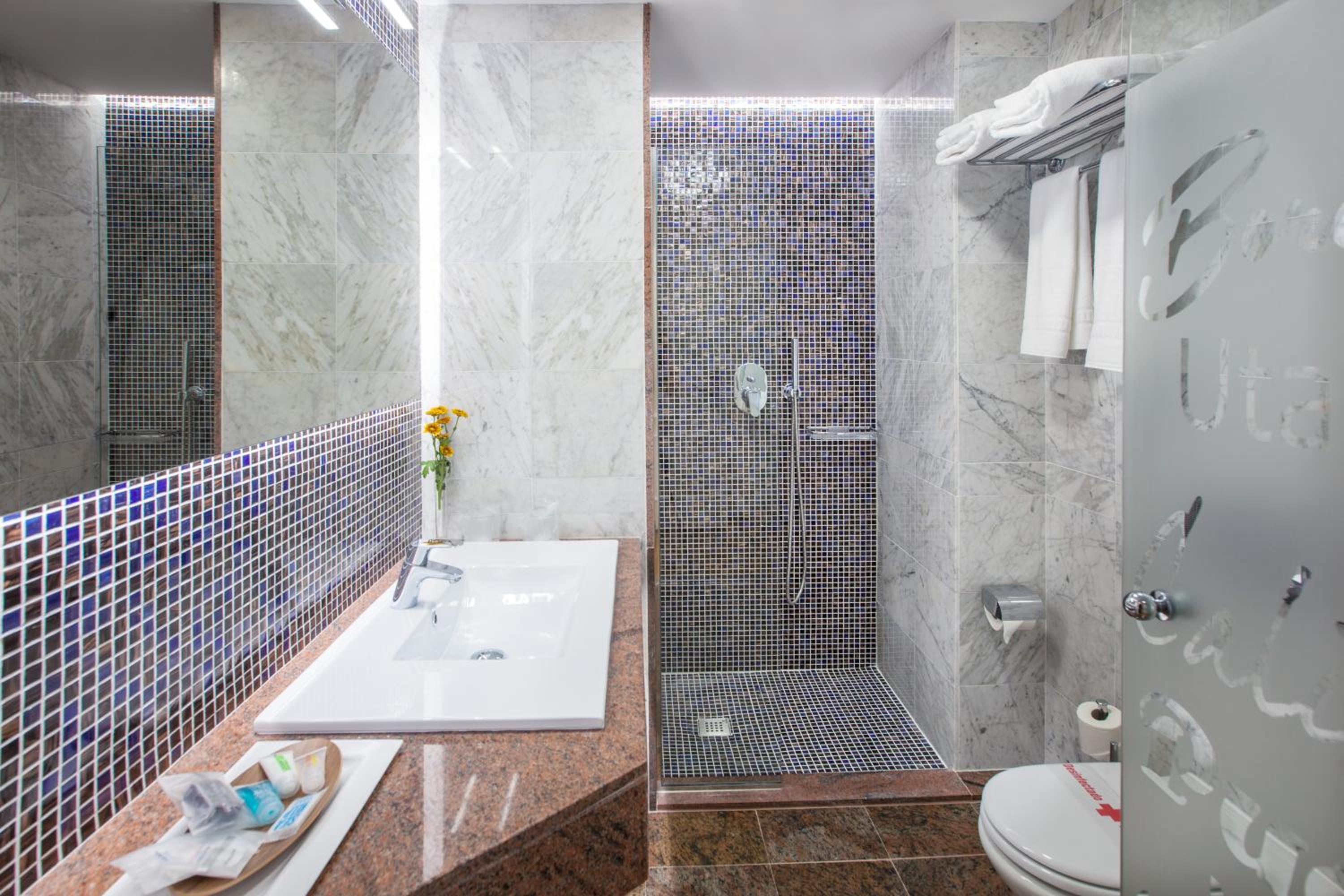 Superior Single Room thumbnail 5