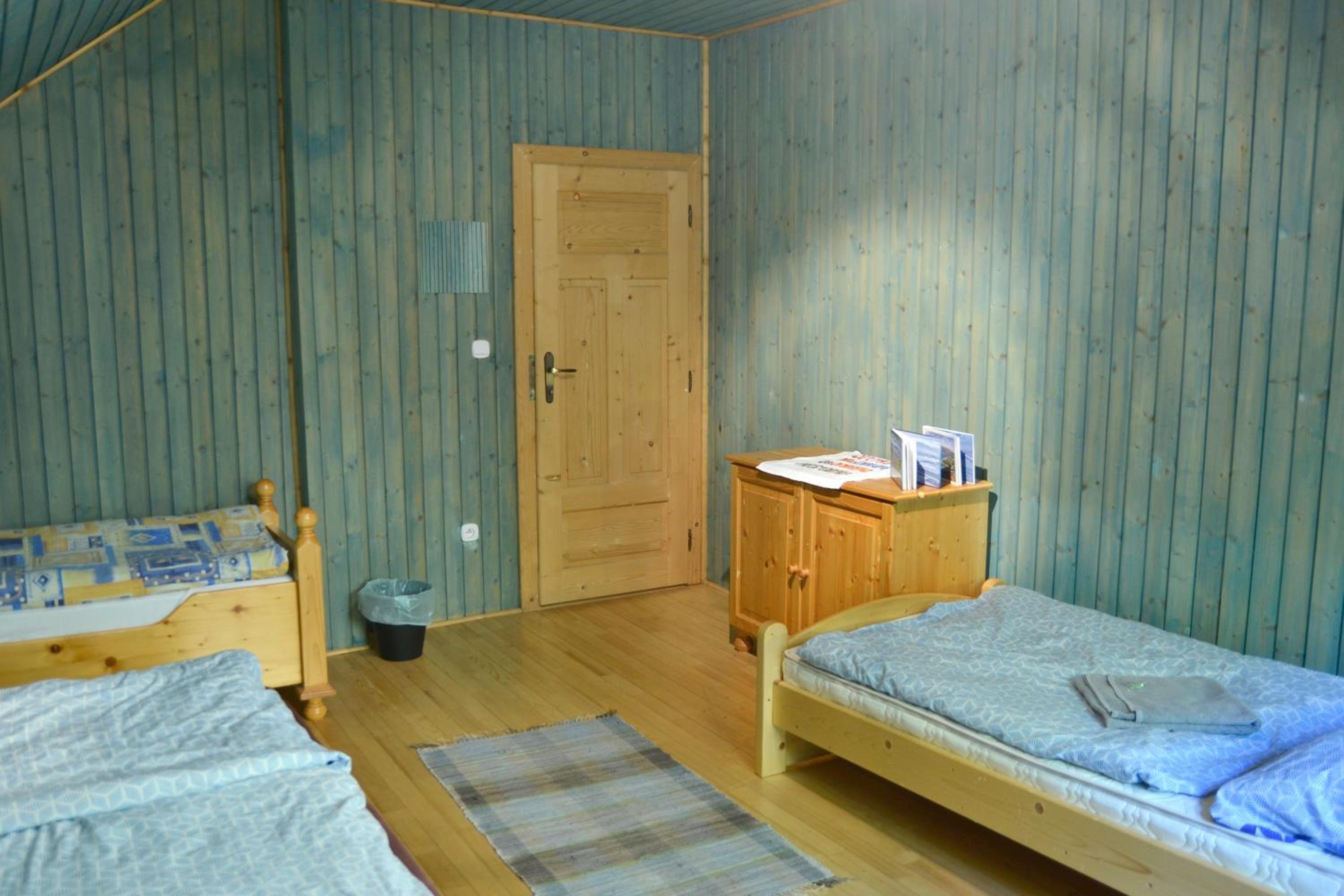 Family Room with Shared Bathroom photo 1
