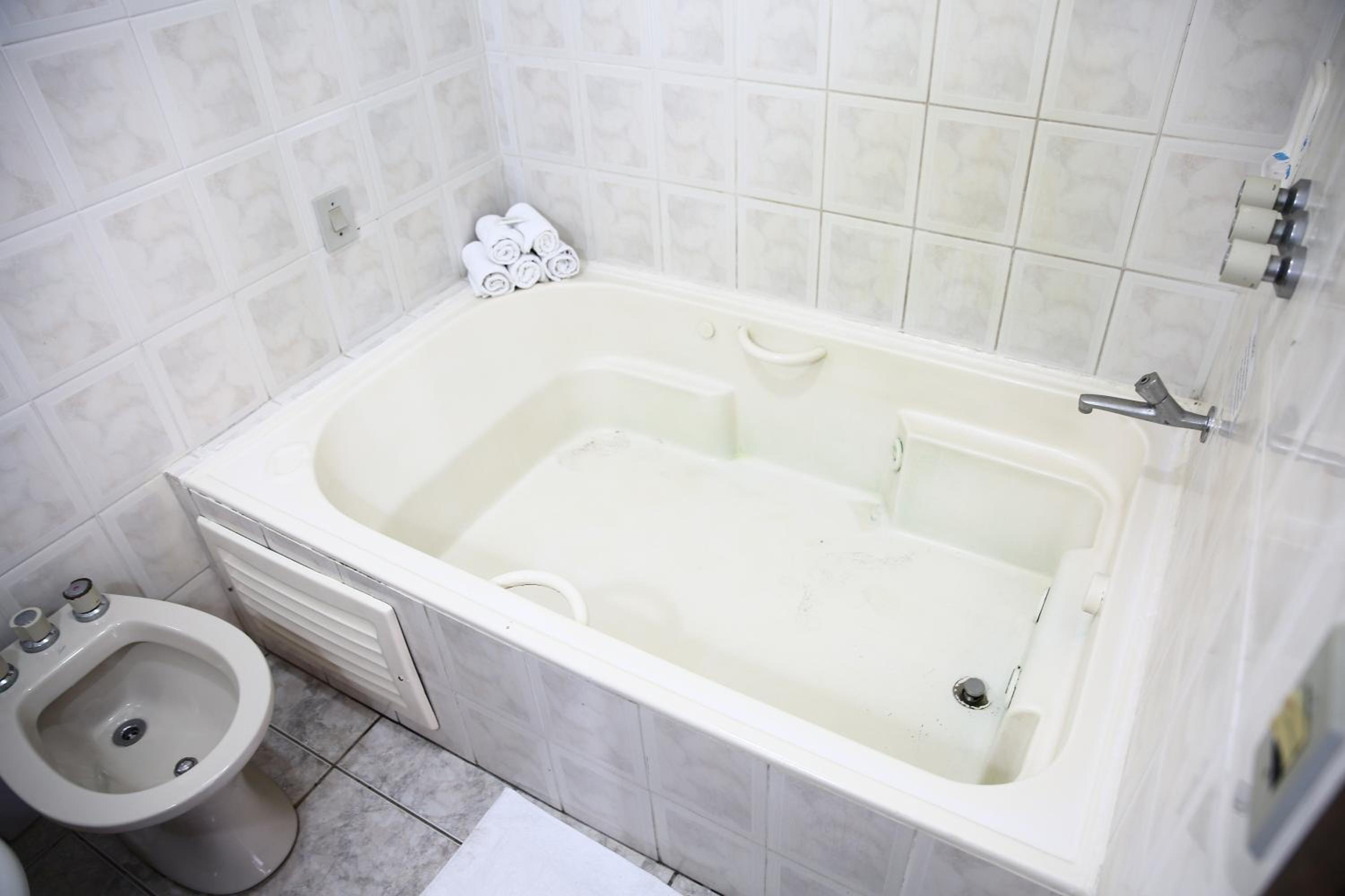 Deluxe Suite with Spa Bath photo 3