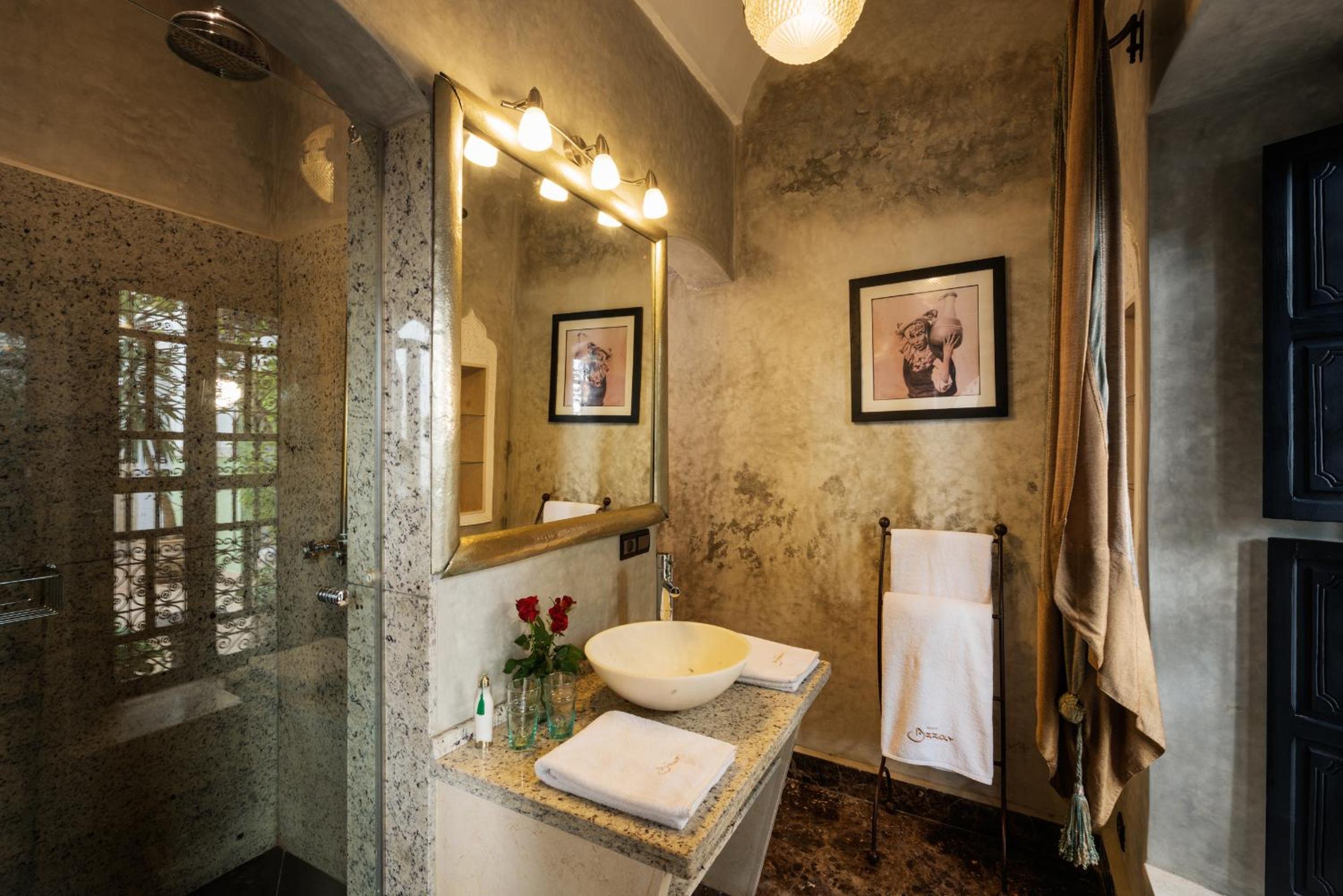 Double Room with Private Bathroom - Photo 3