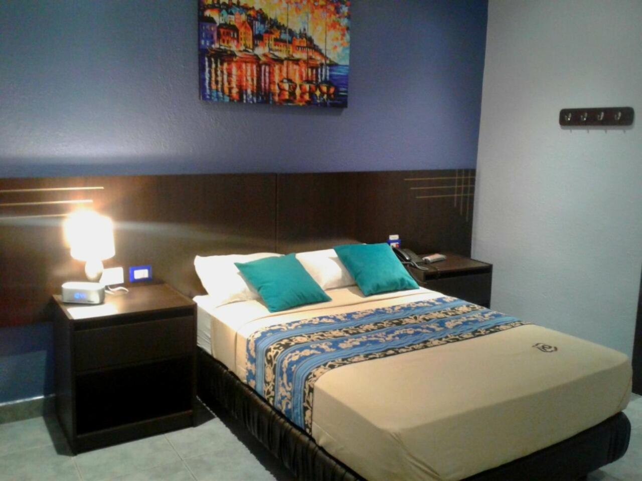 Double Room - One Bed photo 2