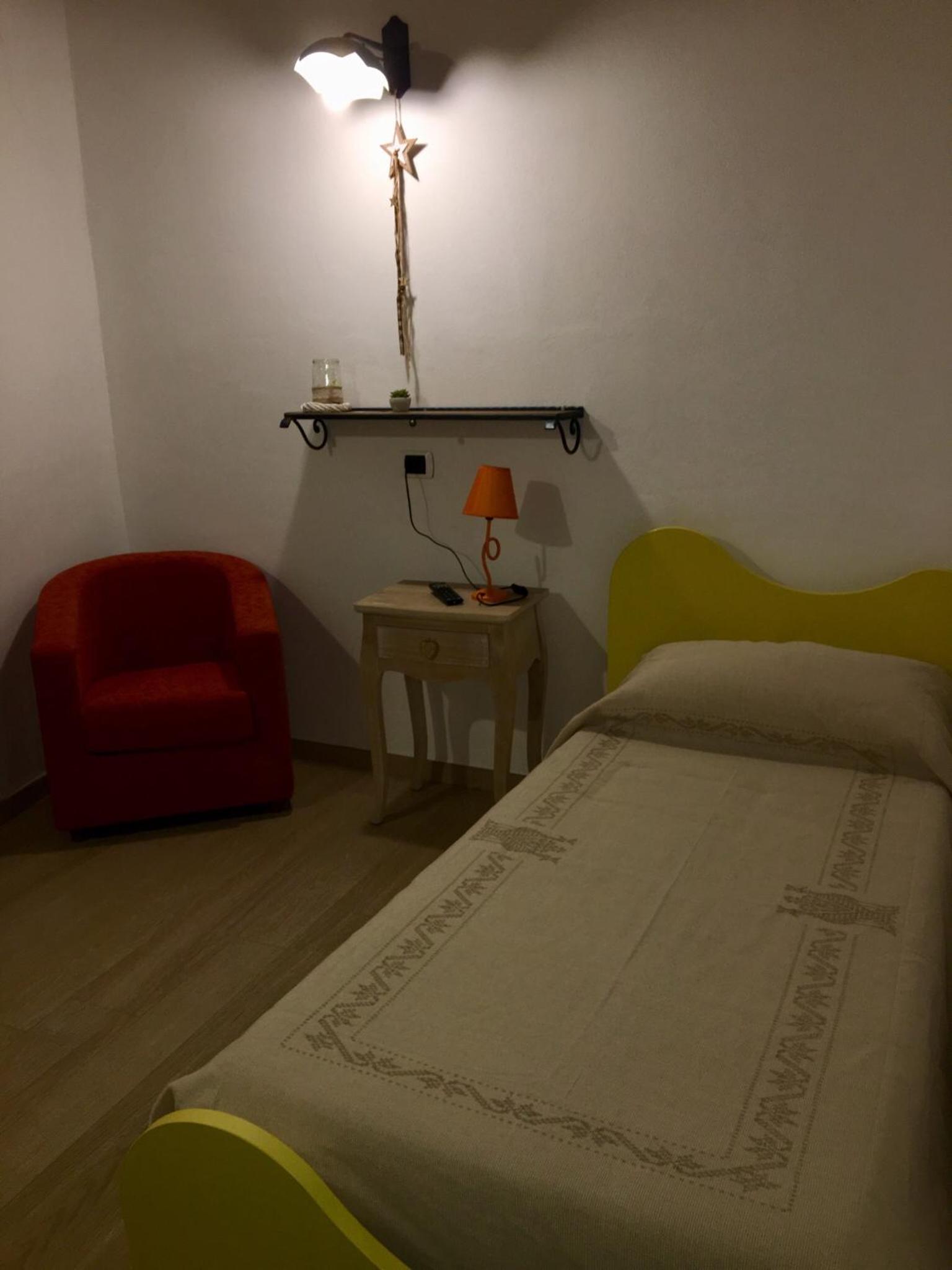 Single Room with Private Bathroom photo 1