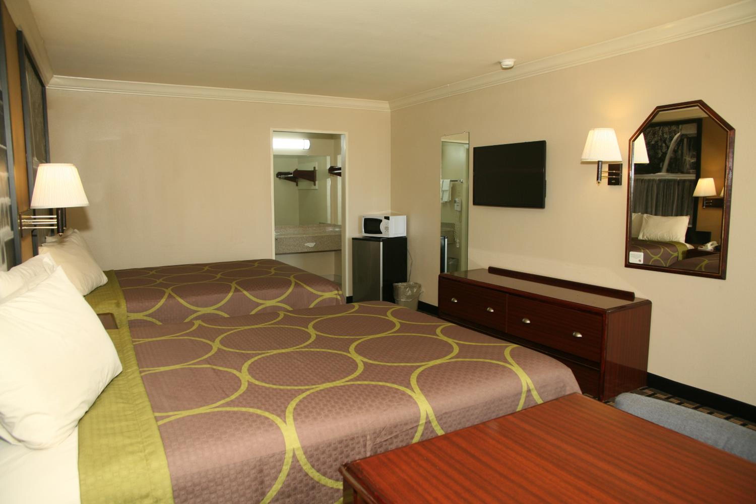 Double Room with Two Double Beds - Smoking - Photo 1