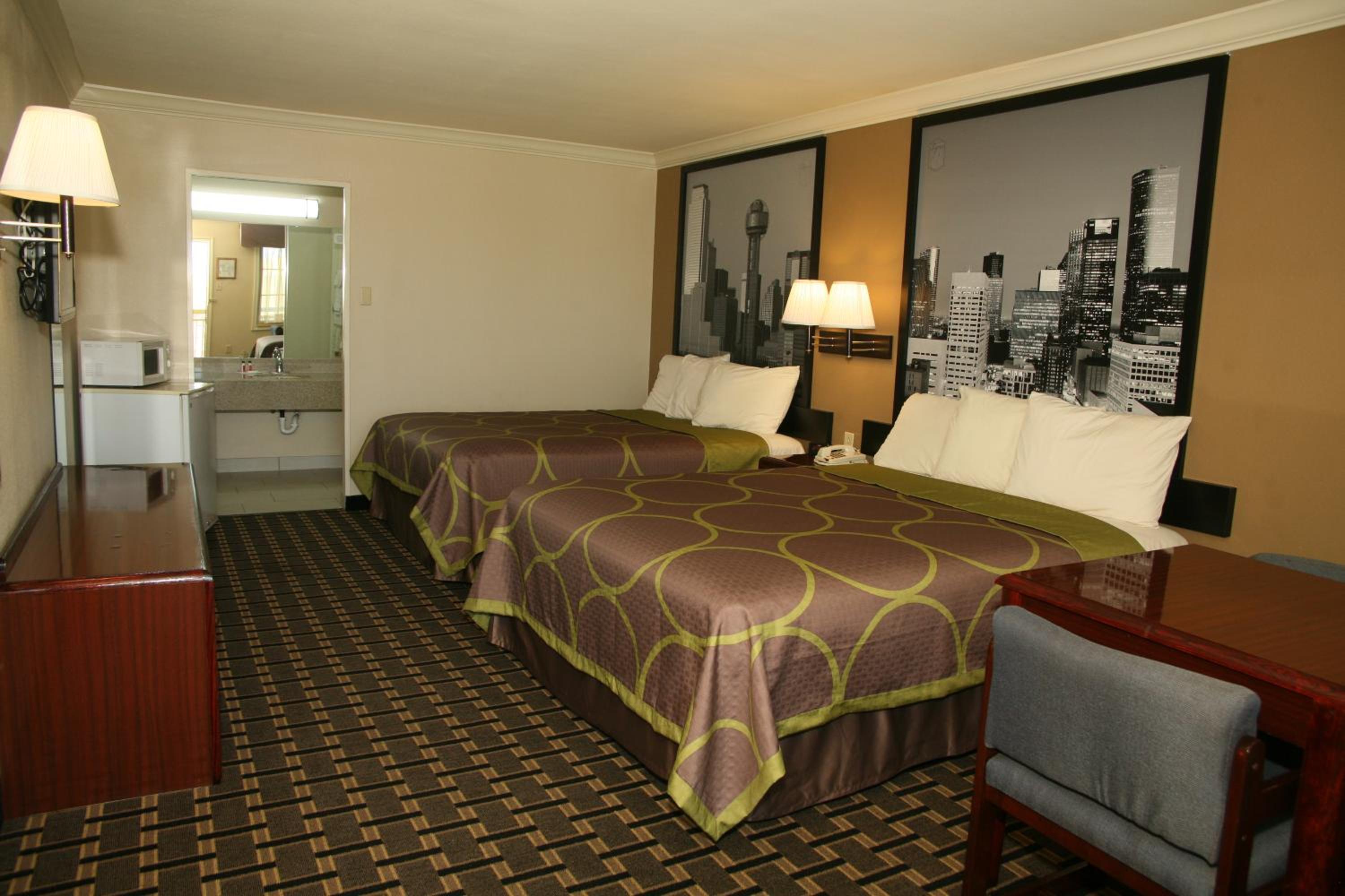 Double Room with Two Double Beds - Non-Smoking - Photo 2