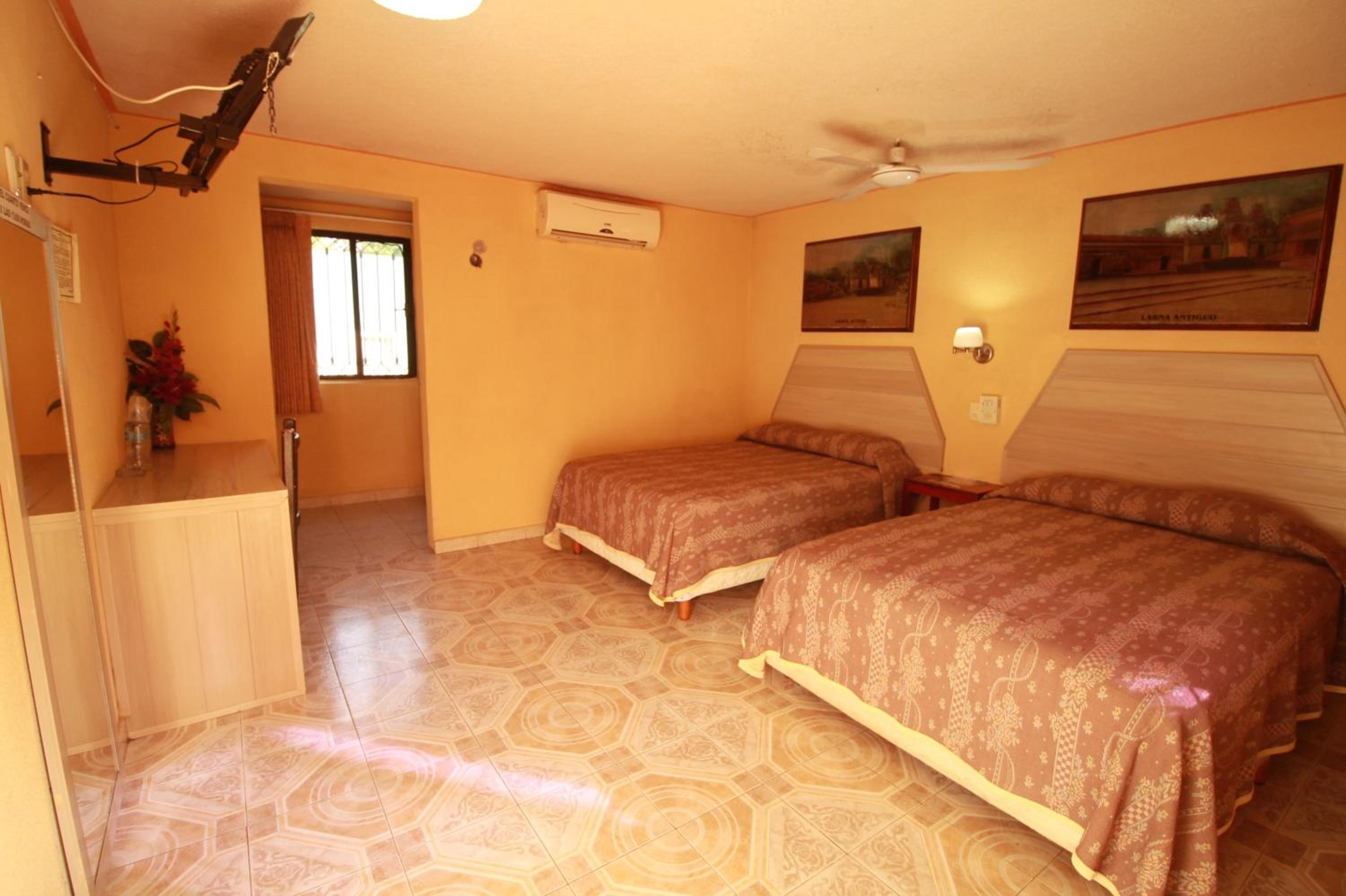 Double Room with Two Double Beds photo 2