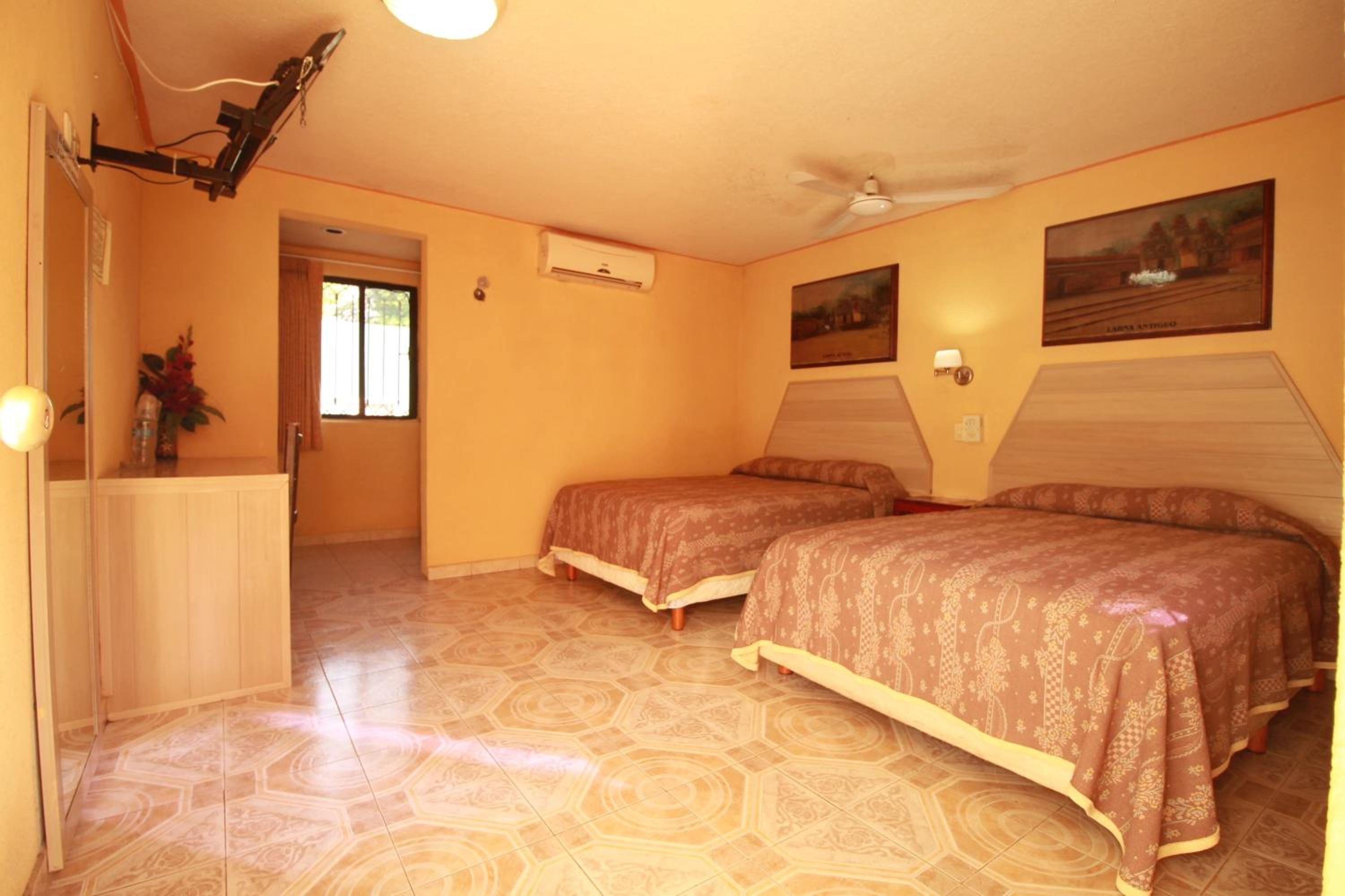 Double Room with Two Double Beds photo 1