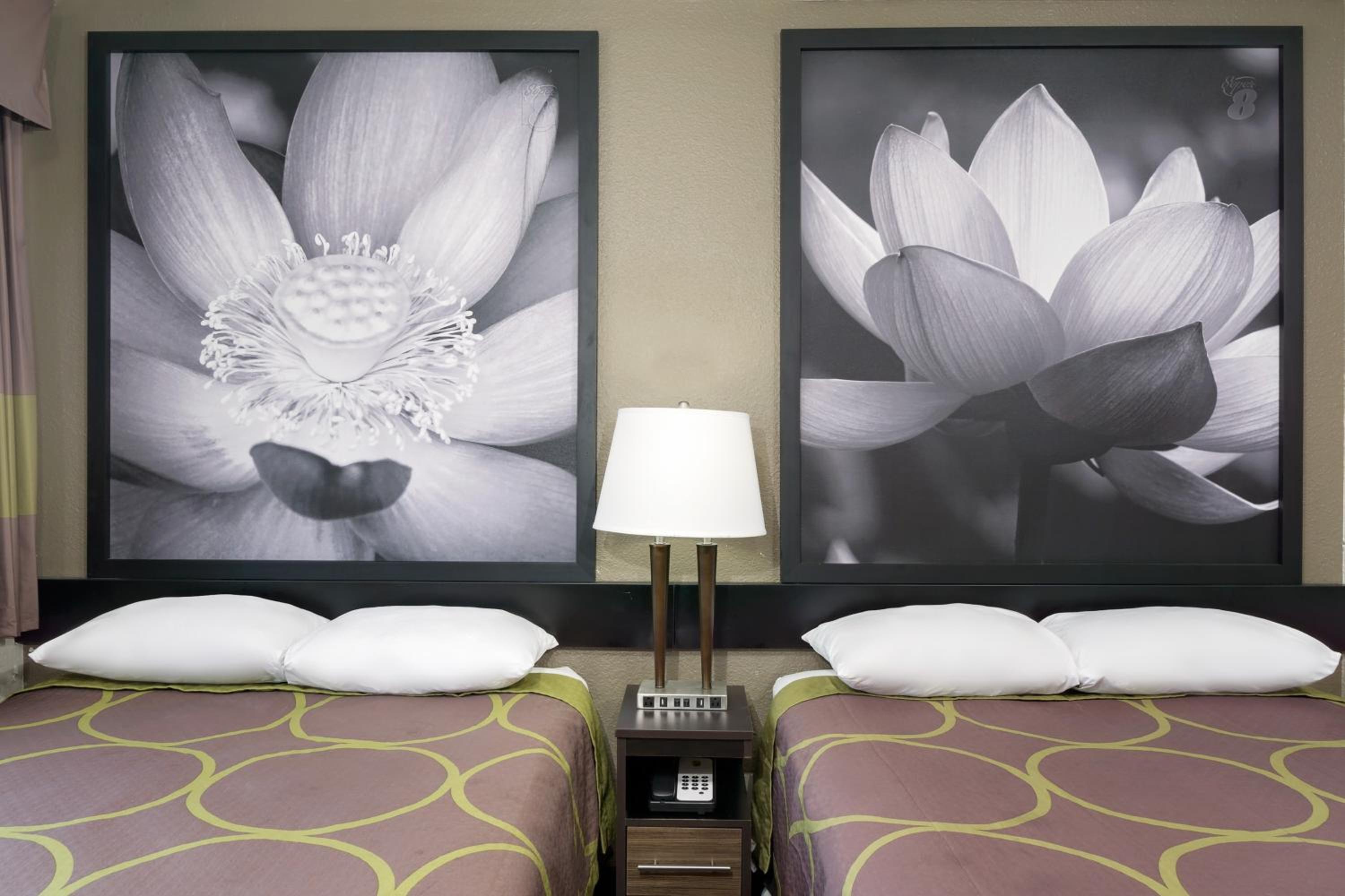 Double Room with Two Double Beds - Non-Smoking - Photo 4