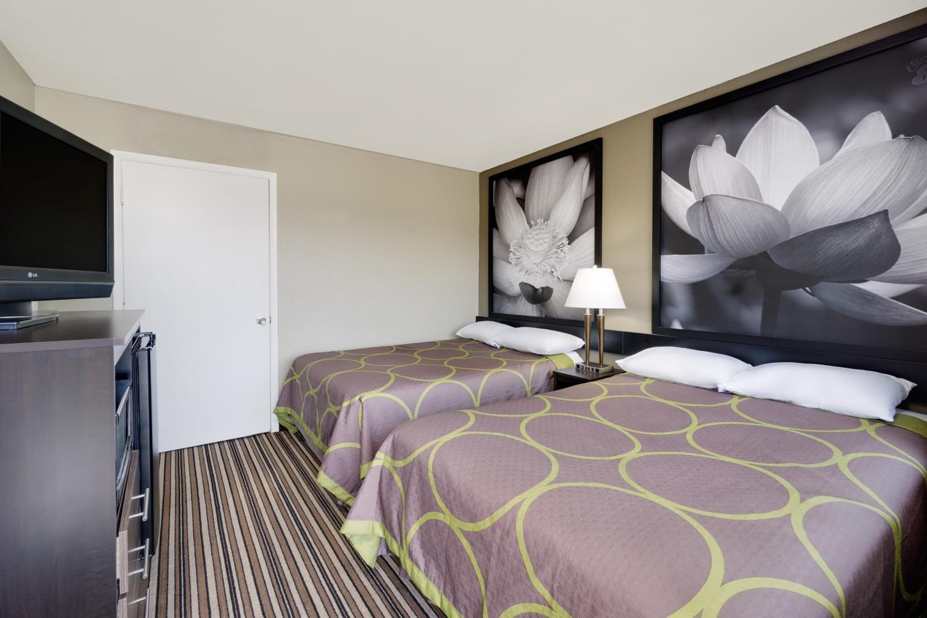 Double Room with Two Double Beds - Non-Smoking - Photo 1