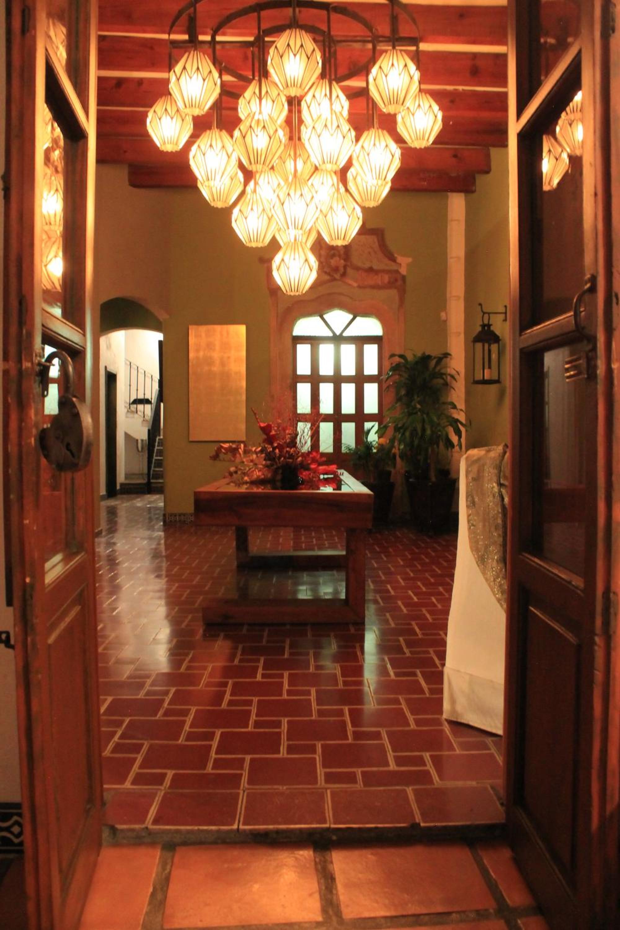 King Suite with Balcony - Photo 9