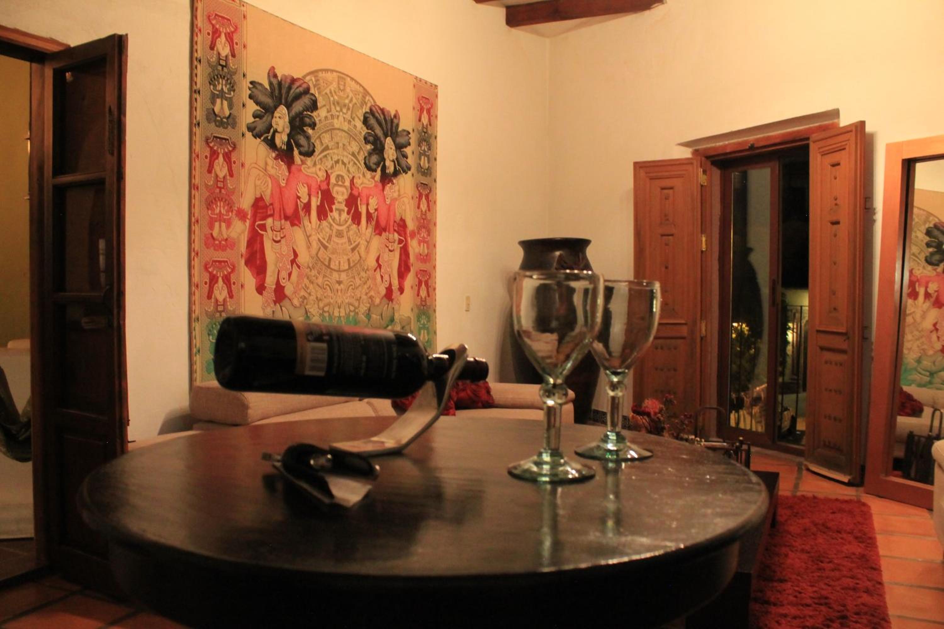 King Suite with Balcony - Photo 10