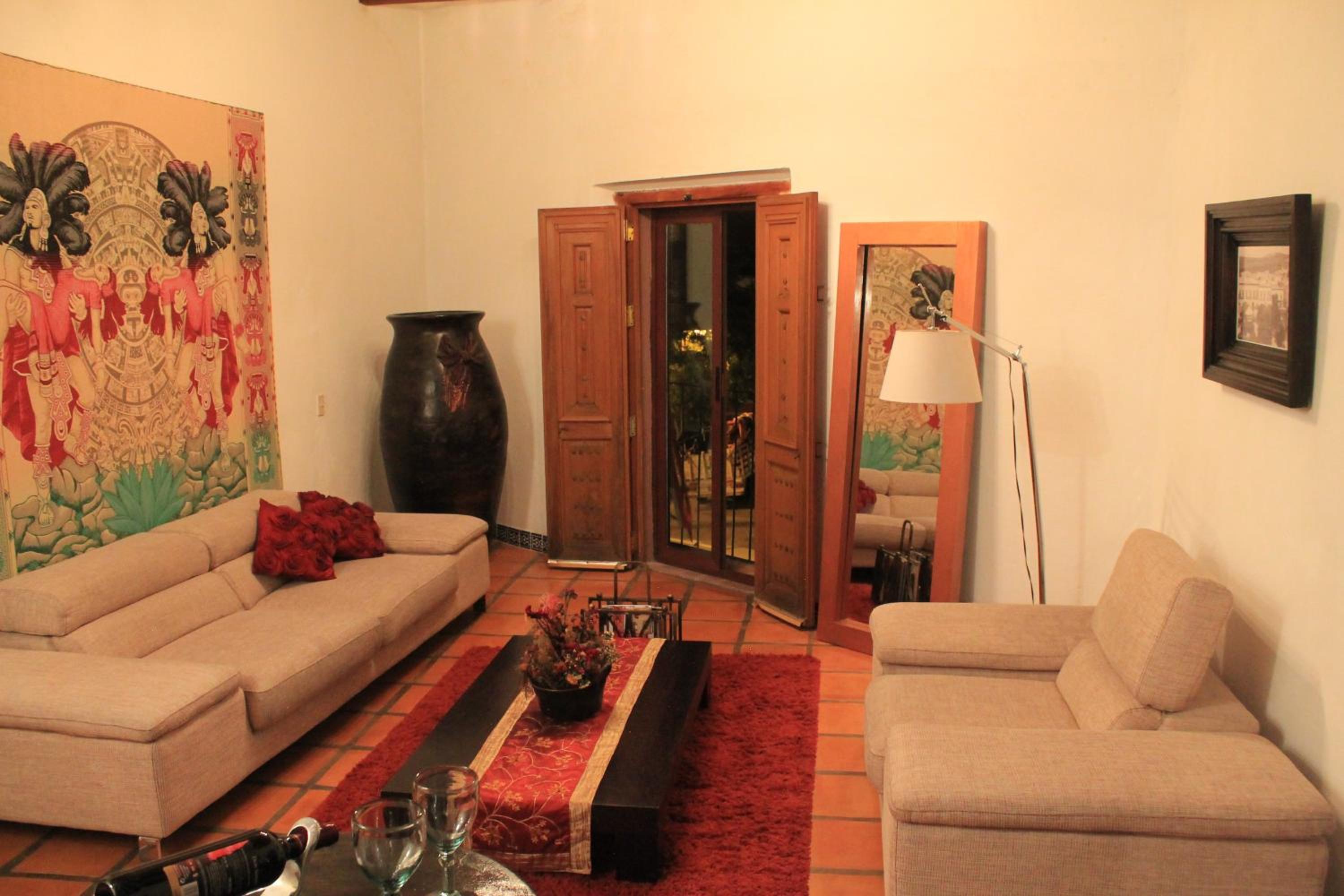 King Suite with Balcony - Photo 8
