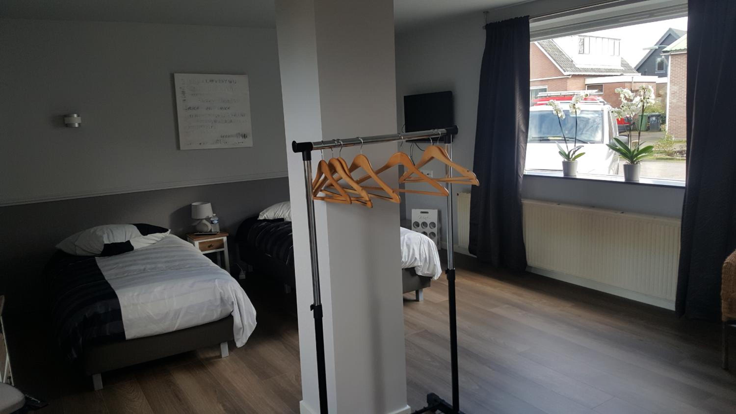 Large Twin Room - Photo 15