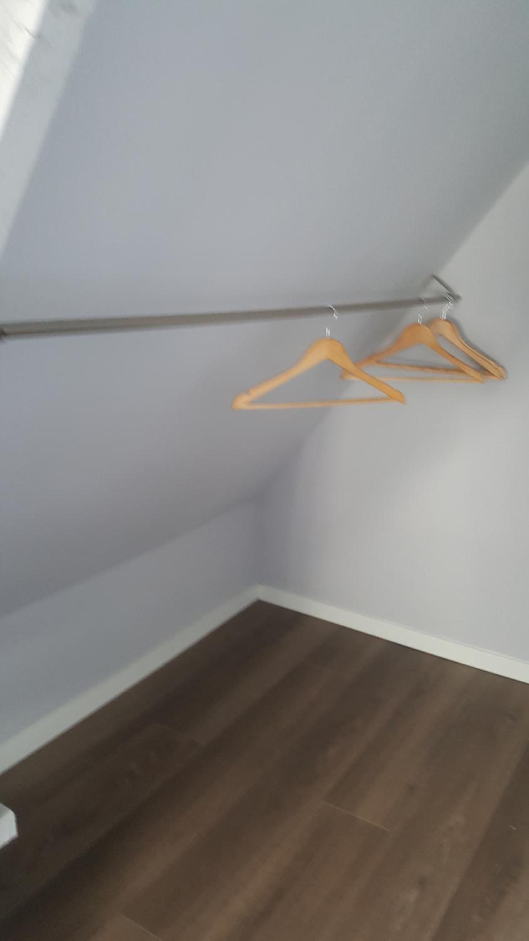 Large Twin Room - Photo 11