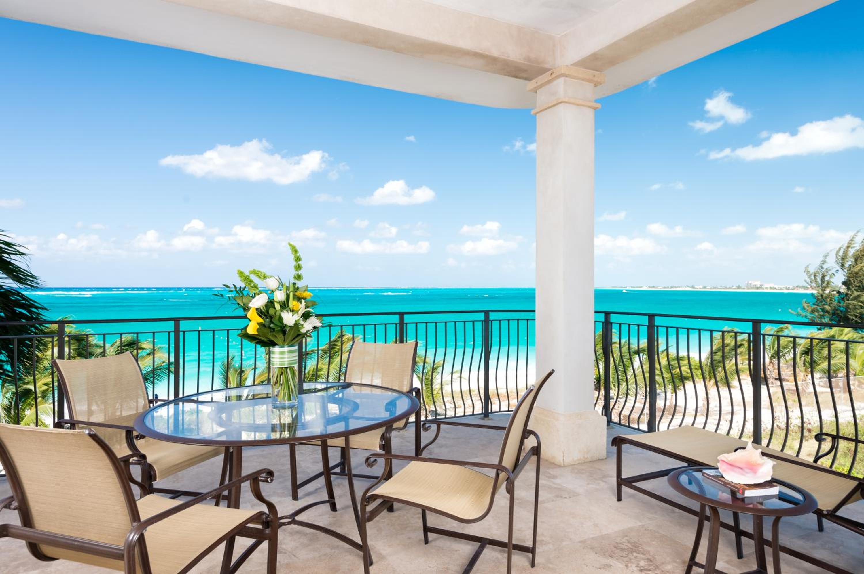 3 Bedroom Suite Ocean Front  - Photo 9