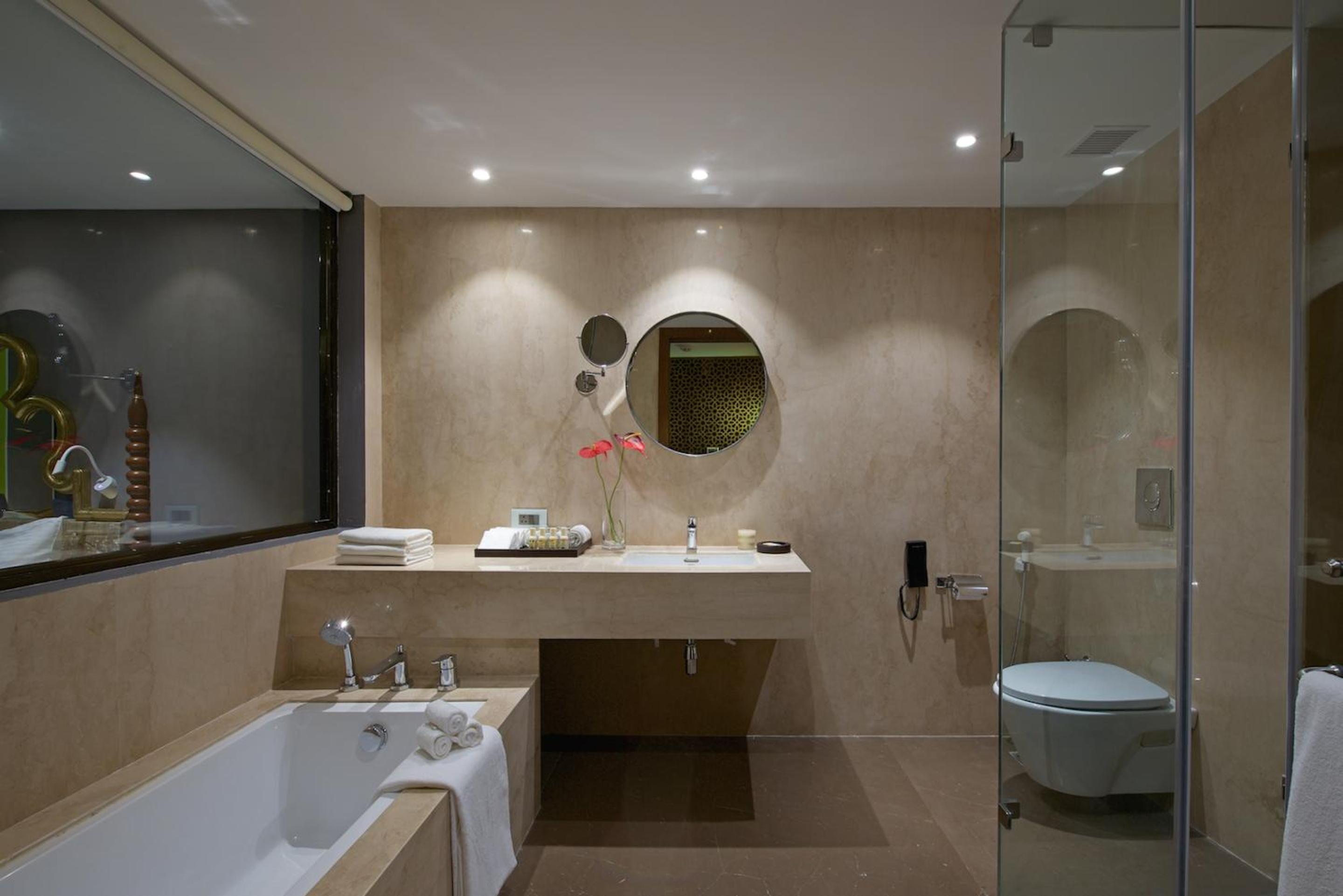 Suite - Photo 5