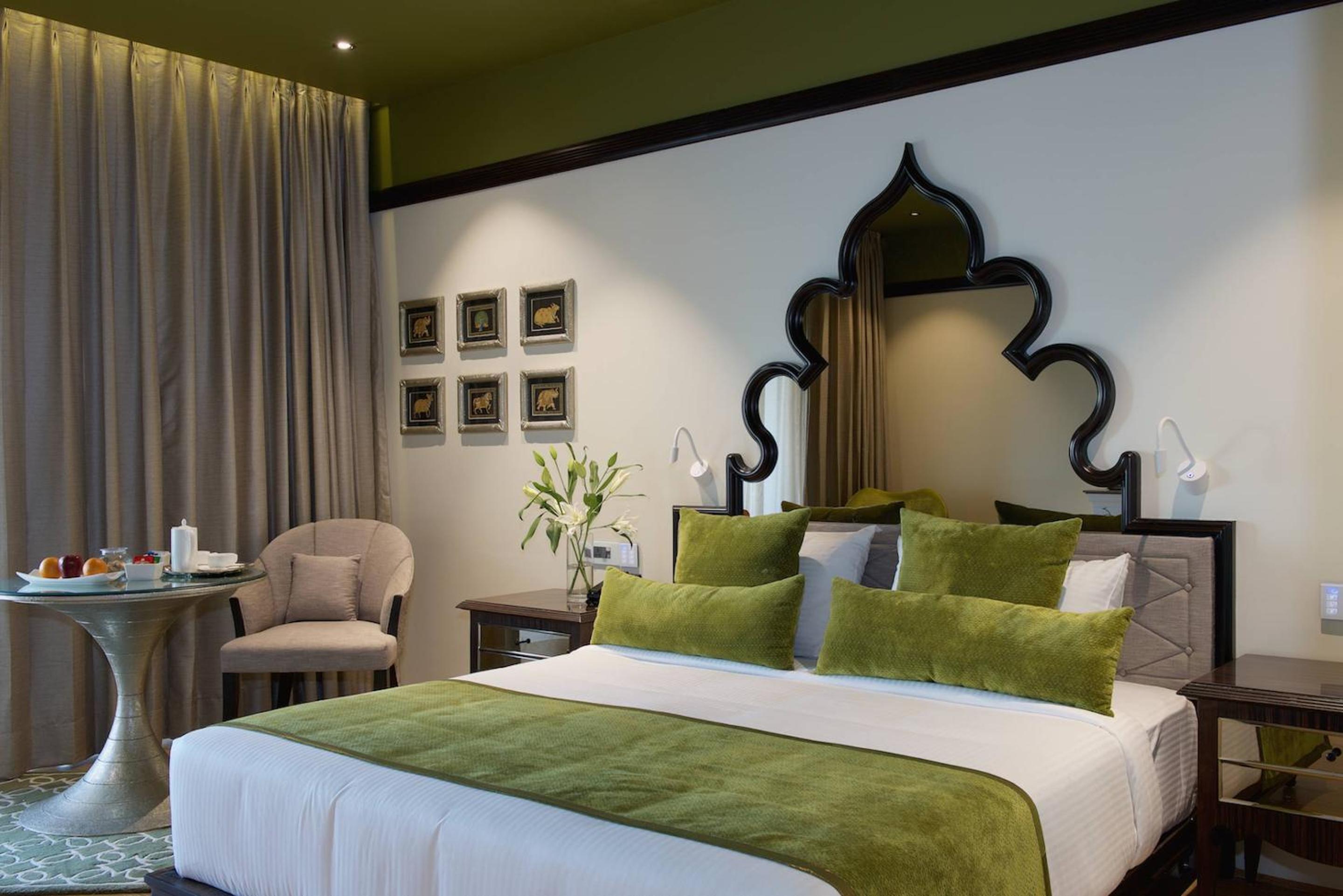 Deluxe Double Room with City View - Photo 3