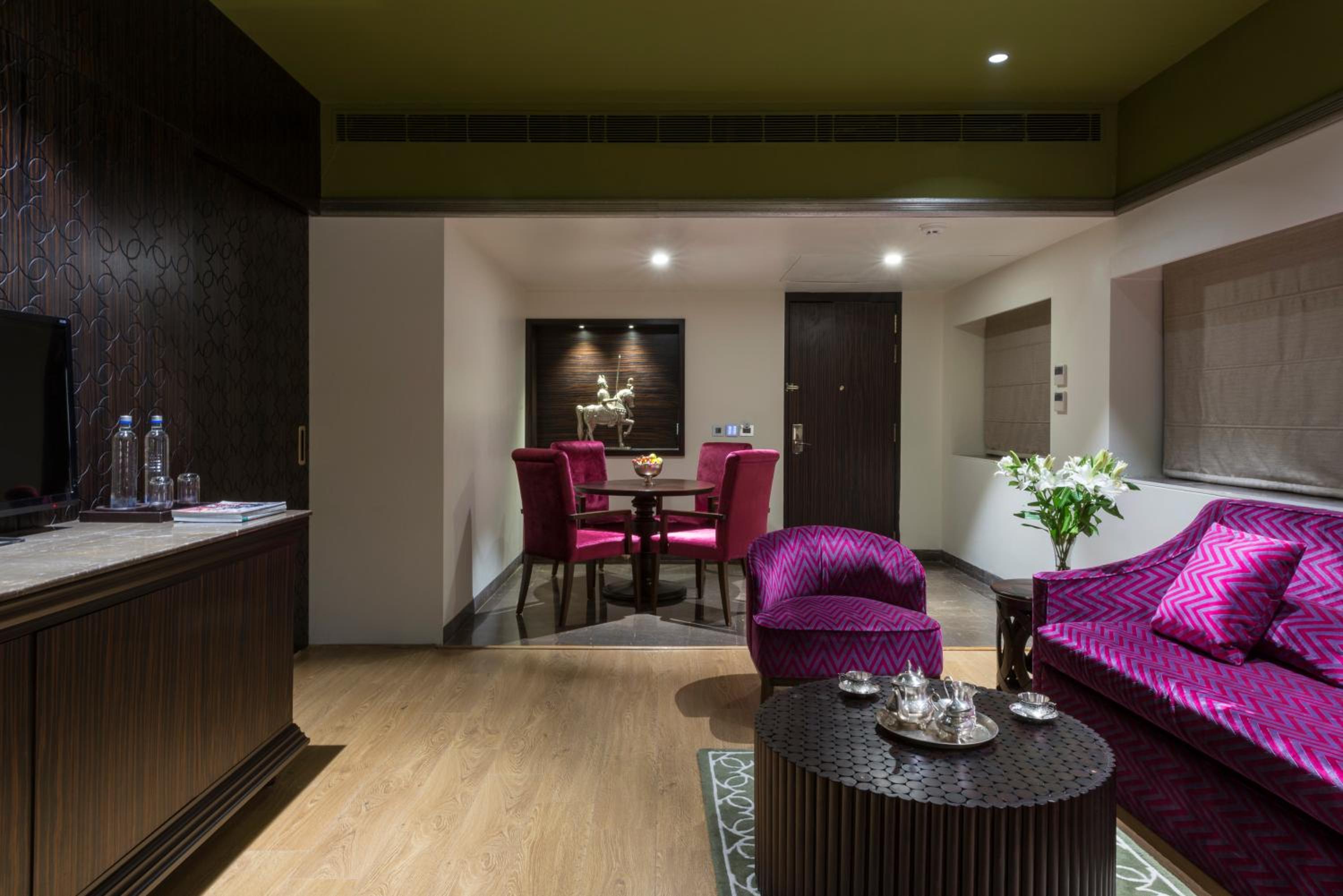 Suite - Photo 4