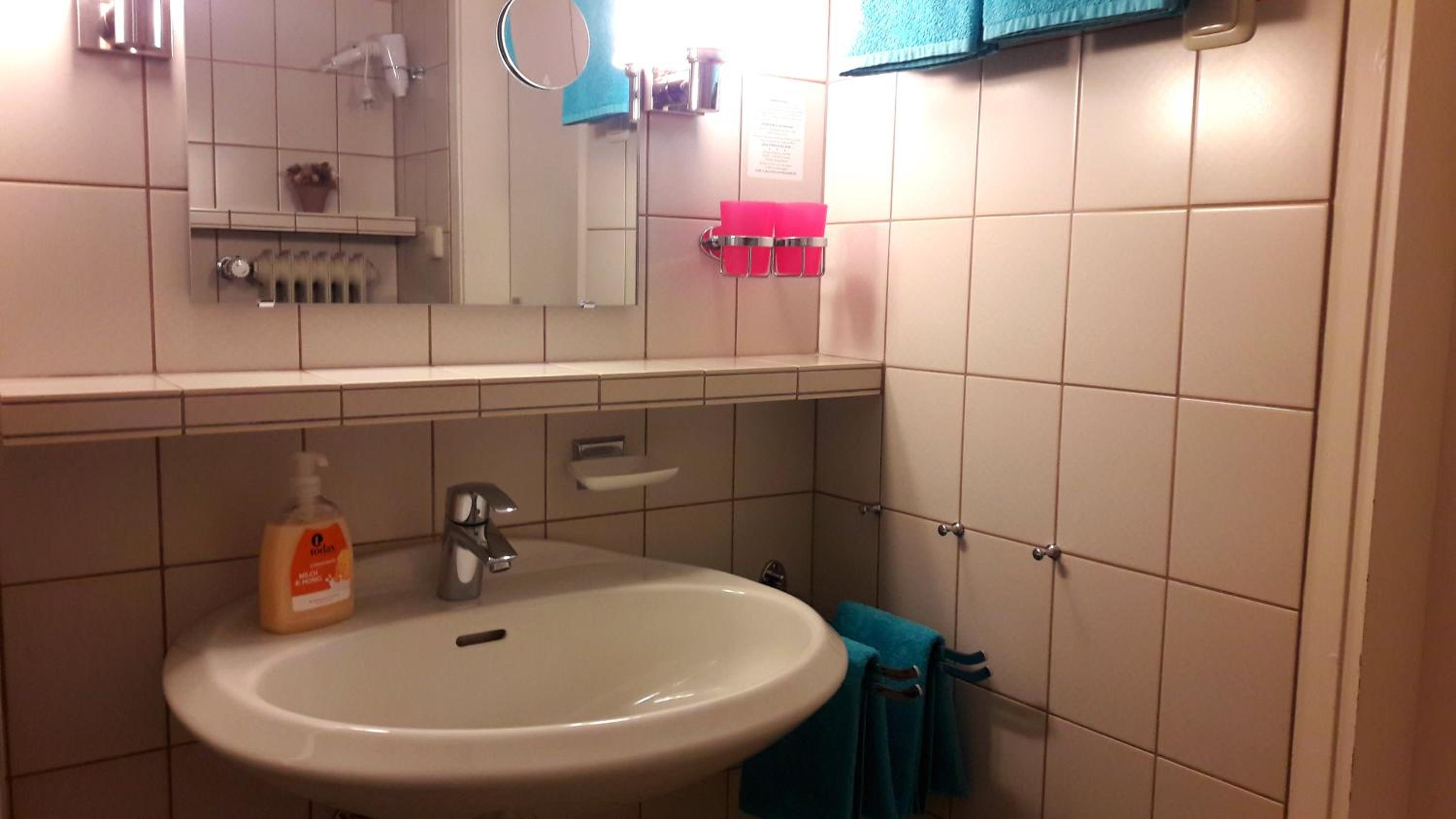 Quadruple Room with Balcony - Photo 17