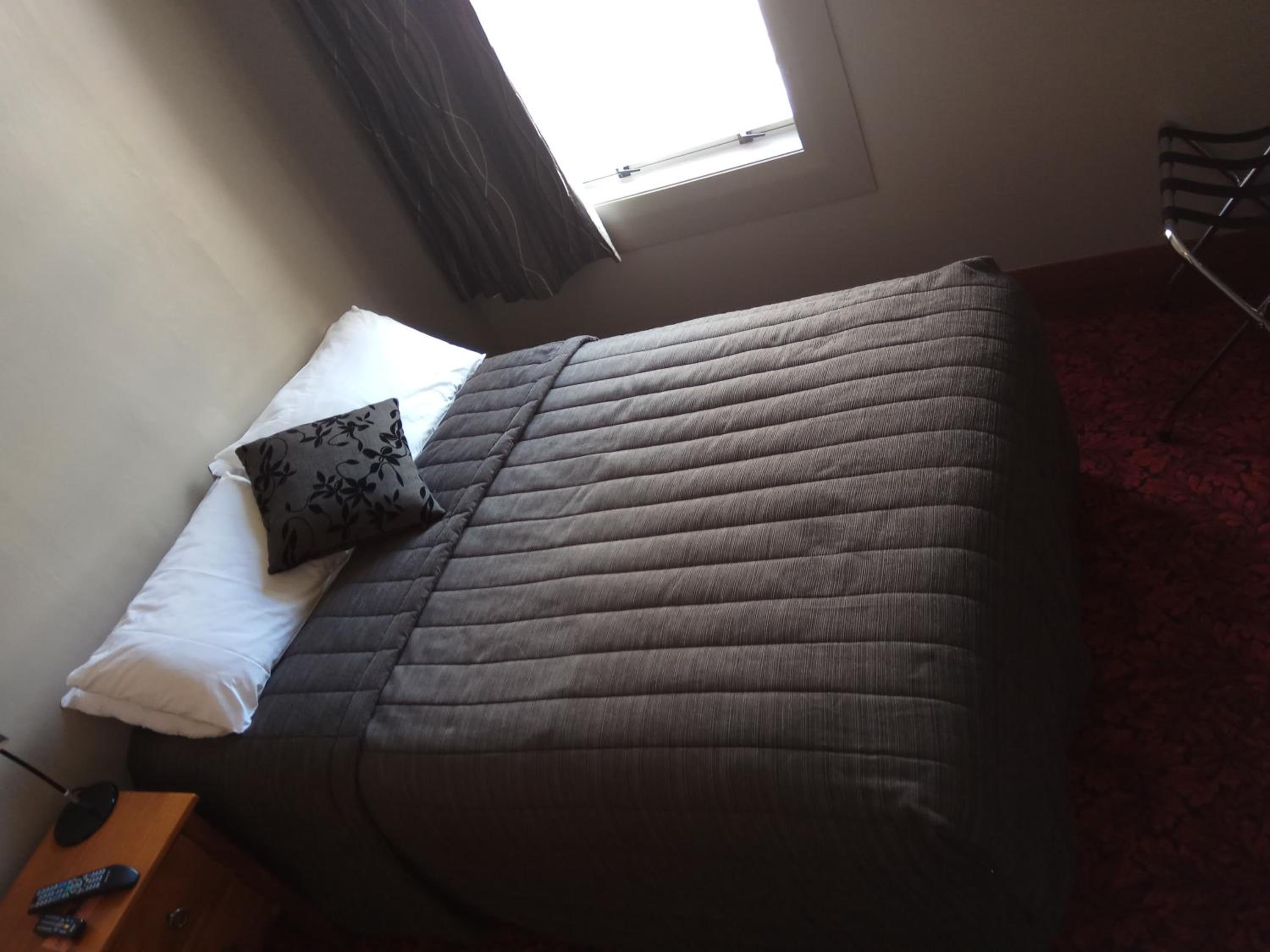 Standard Queen Room photo 2