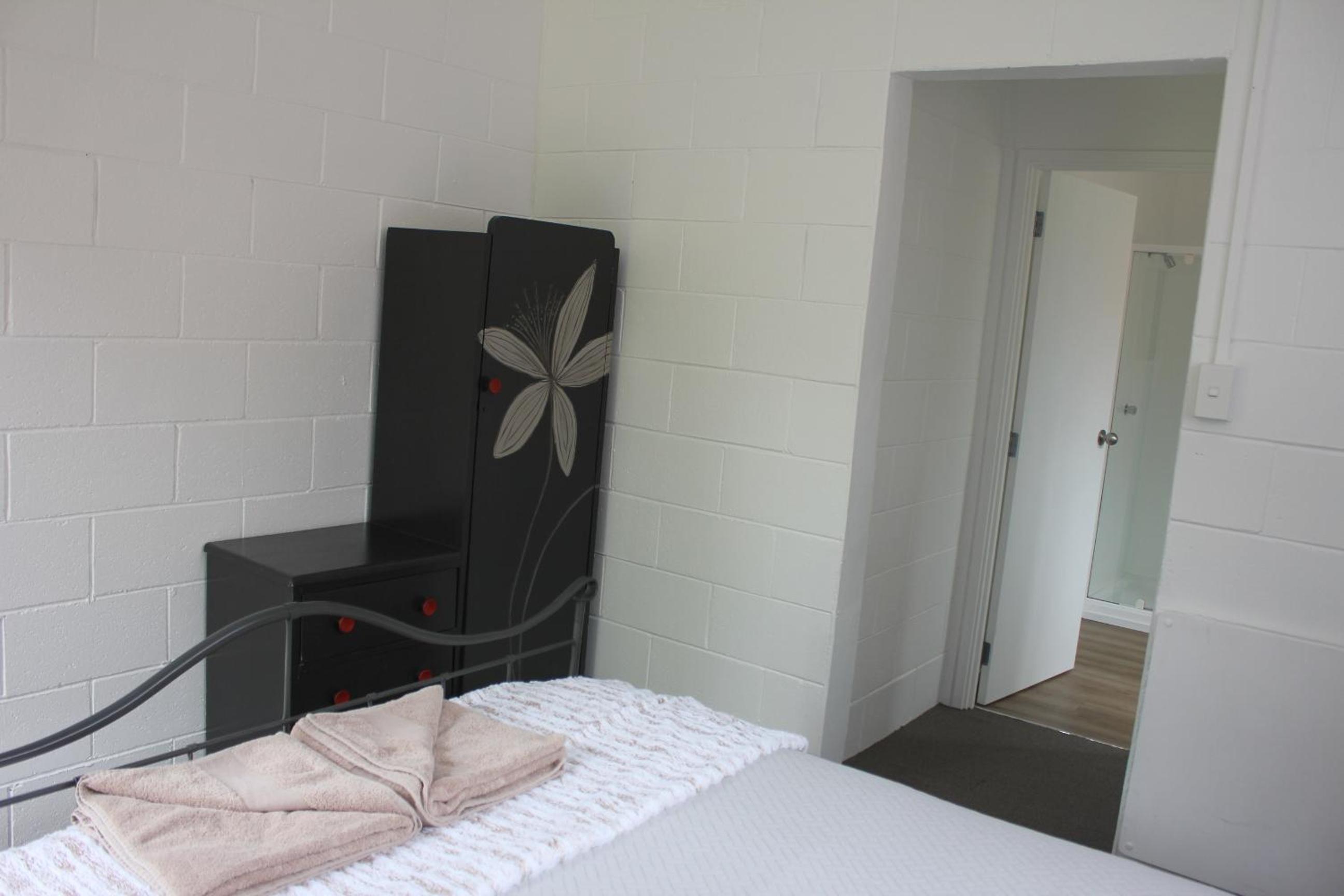Double Room with Private Bathroom - Photo 6