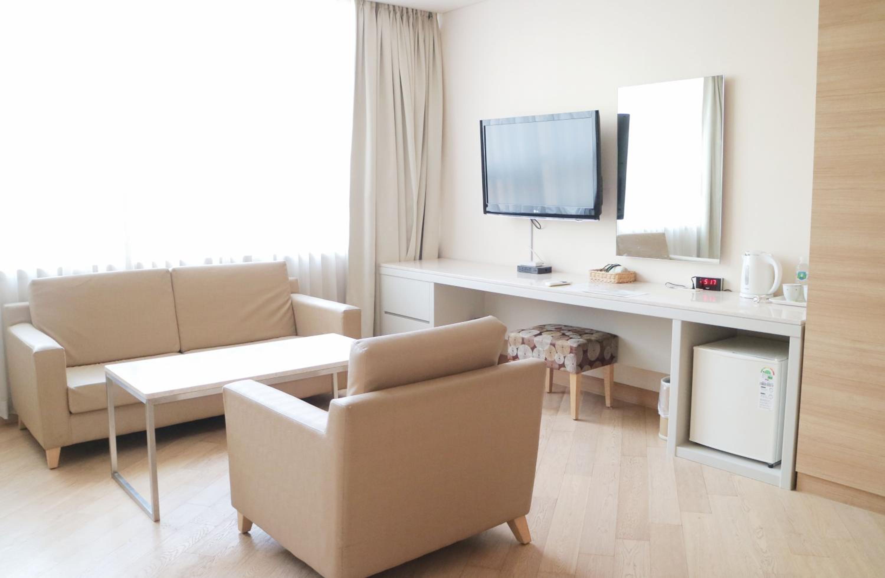 Deluxe Family Room - Photo 1