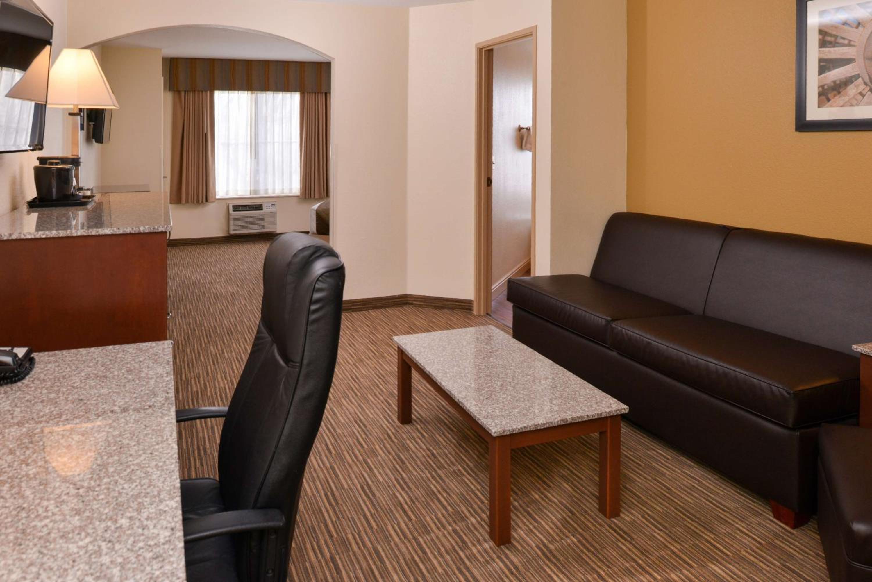 King Suite with Soaking Tub - Photo 13