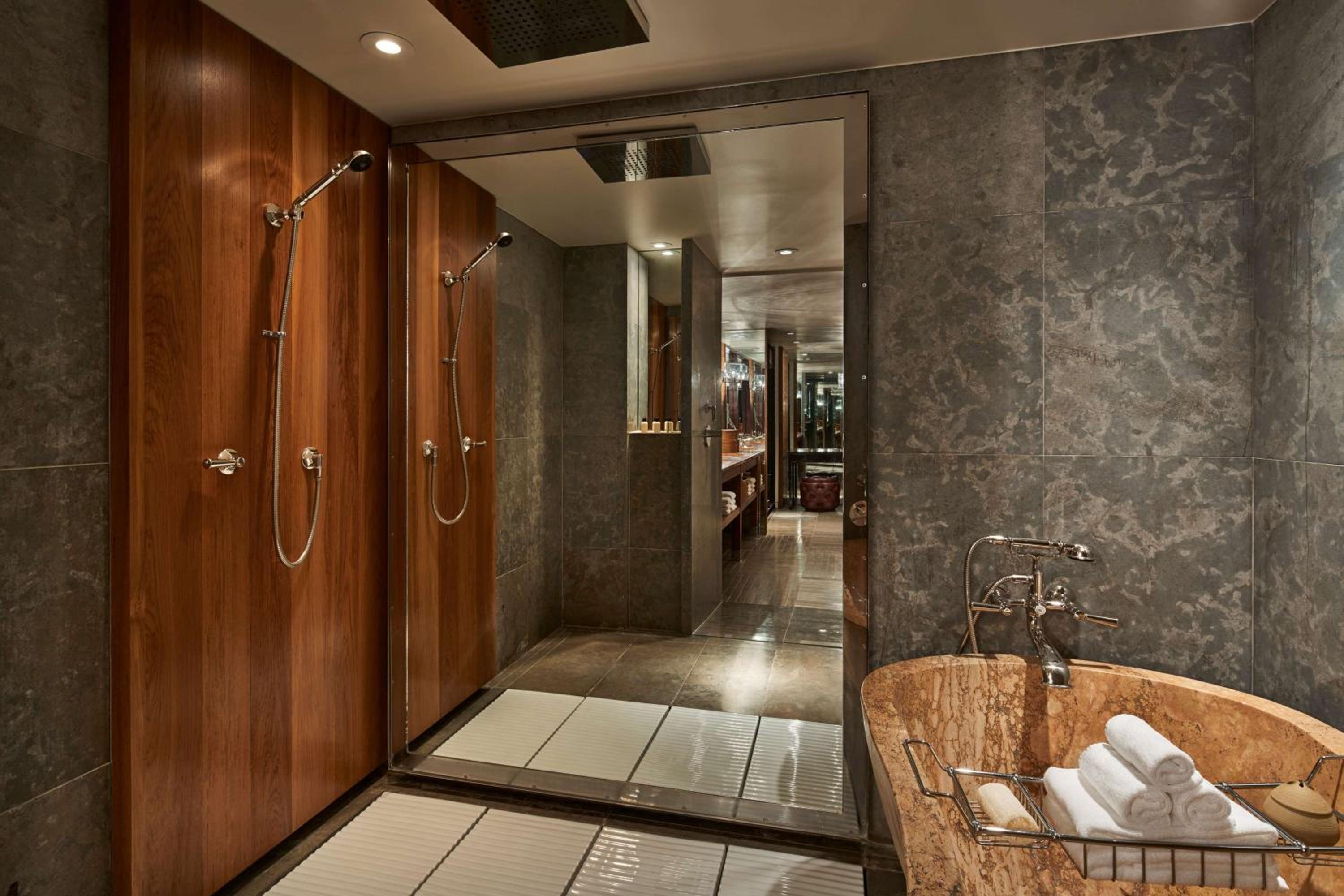Ambassador Suite thumbnail 5