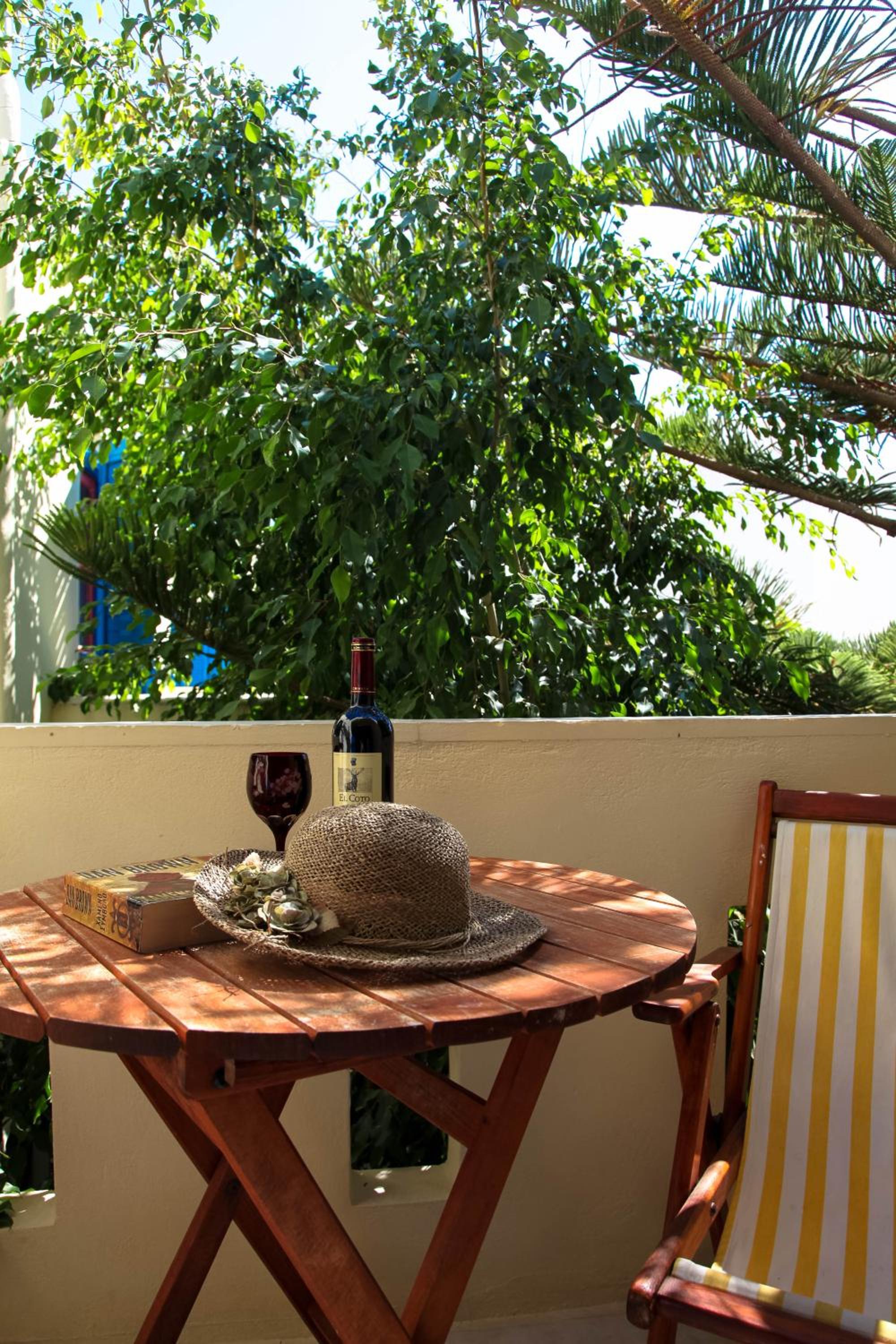 Double Room with Balcony - Photo 23