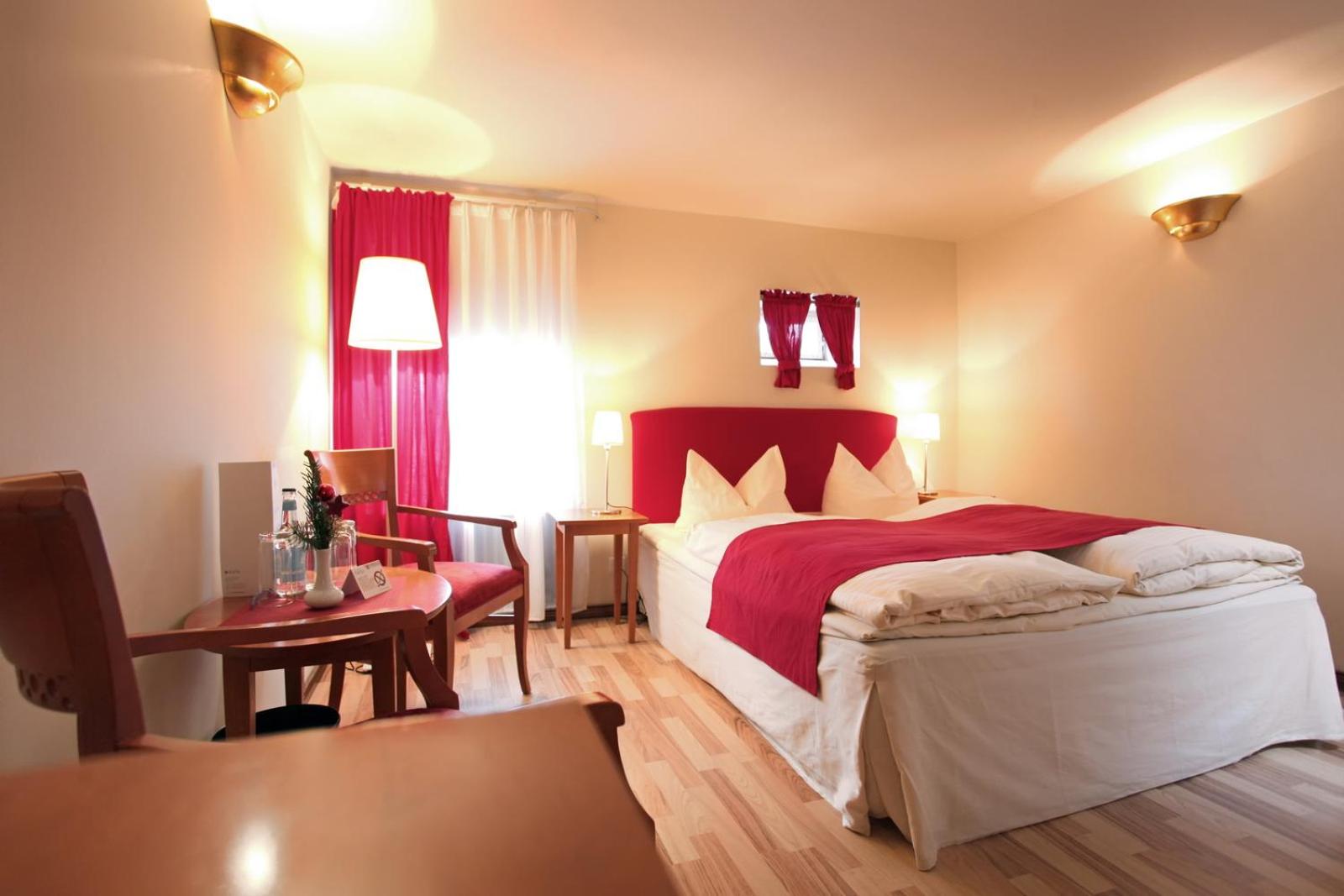 4 Bed Apartment Ensuite photo 2