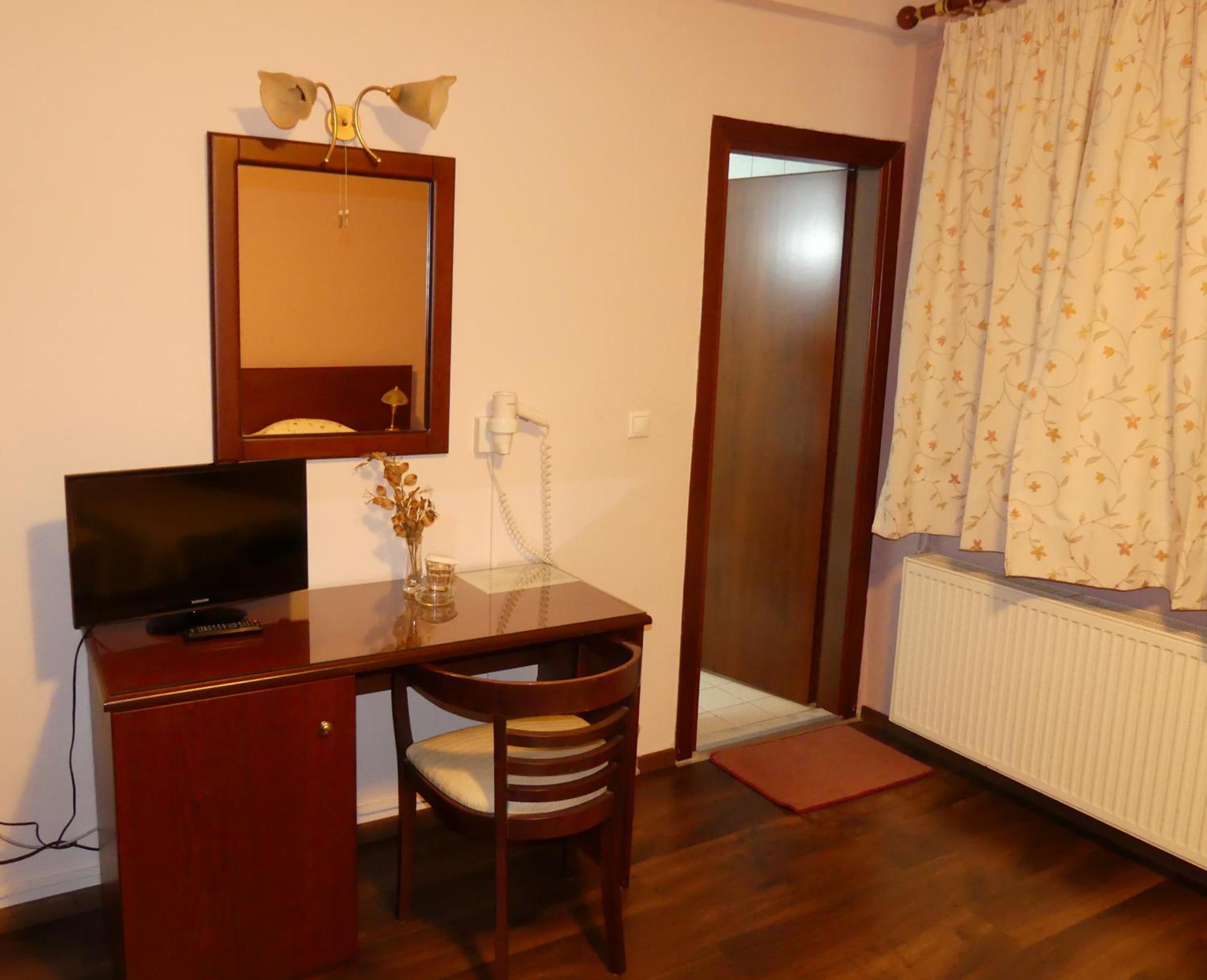 Budget Double or Twin Room - Photo 6