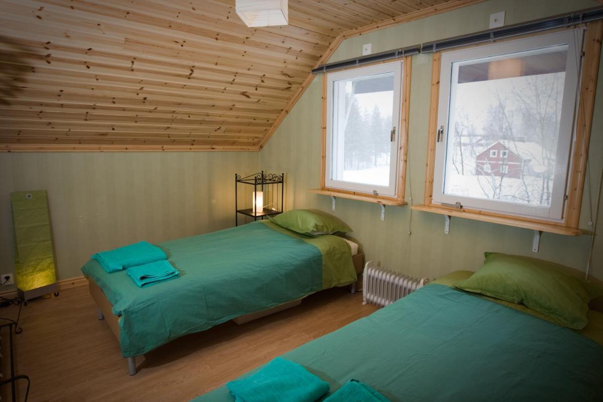 Five-Bedroom House photo 3