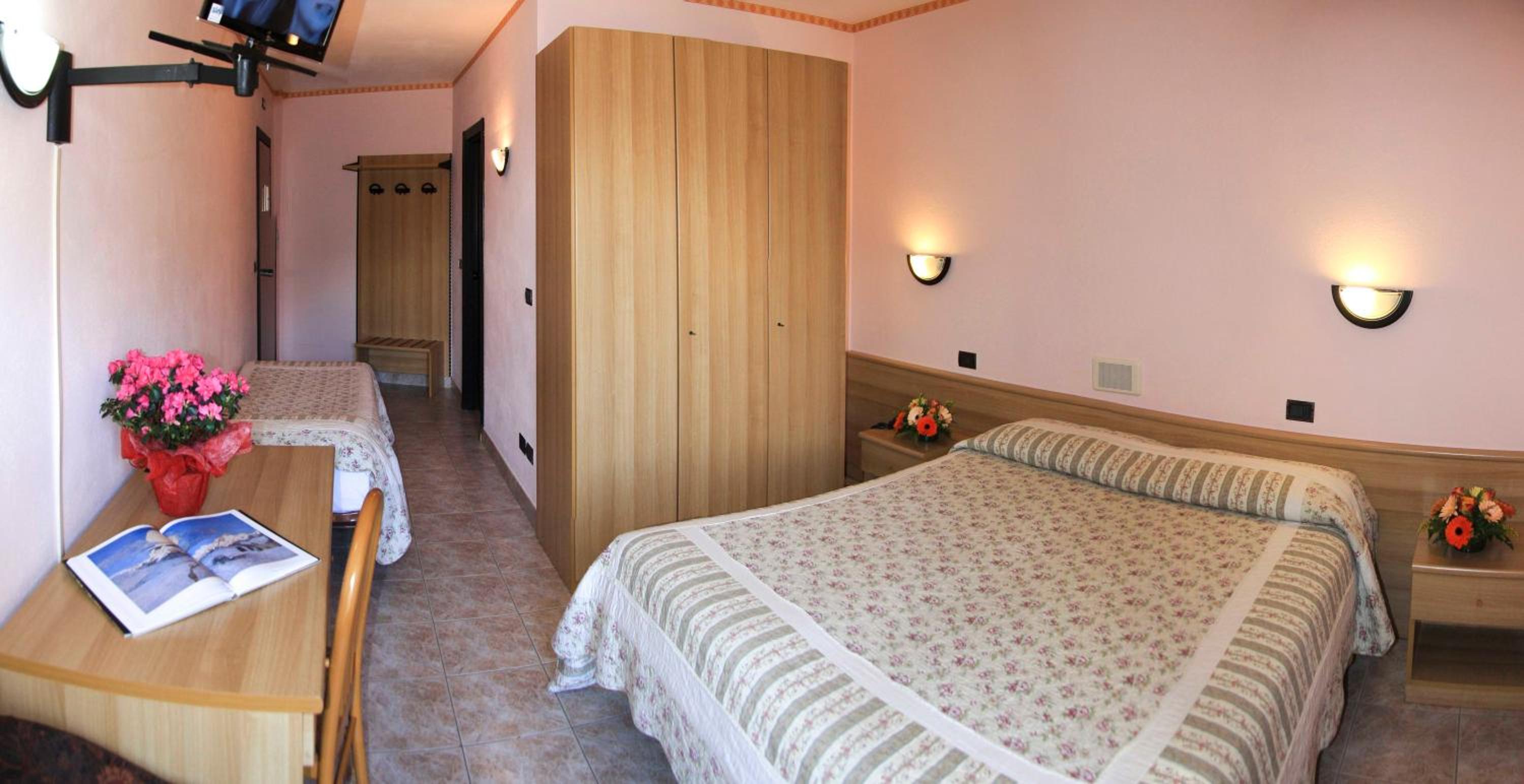 Double or Twin Room - Photo 1